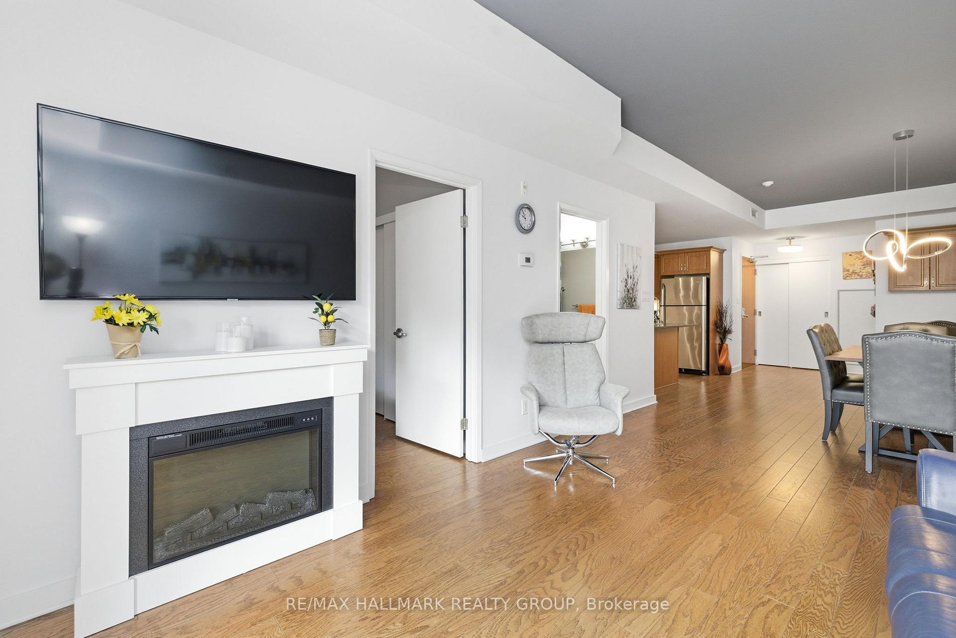 Photo 7 of Unit 206, 310 Centrum Boulevard, Ottawa, Bilberry Creek/Queenswood Heights — HOMEH