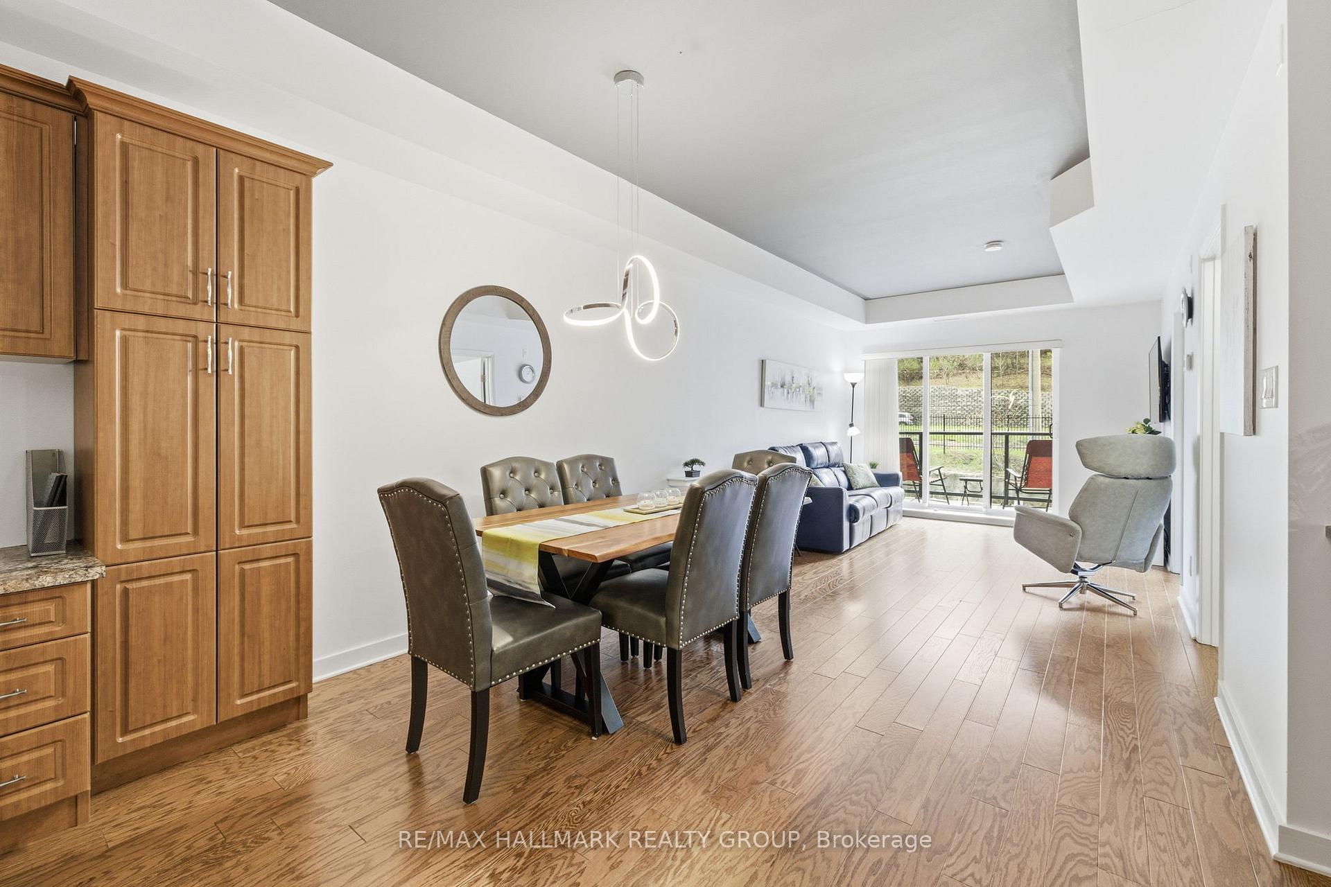 Photo 10 of Unit 206, 310 Centrum Boulevard, Ottawa, Bilberry Creek/Queenswood Heights — HOMEH