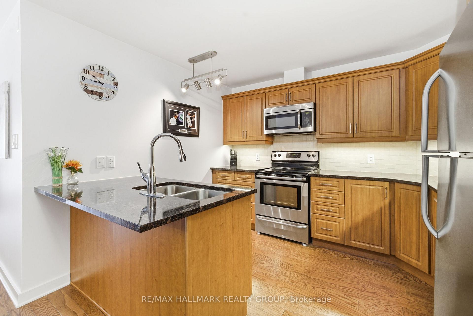 Photo 12 of Unit 206, 310 Centrum Boulevard, Ottawa, Bilberry Creek/Queenswood Heights — HOMEH