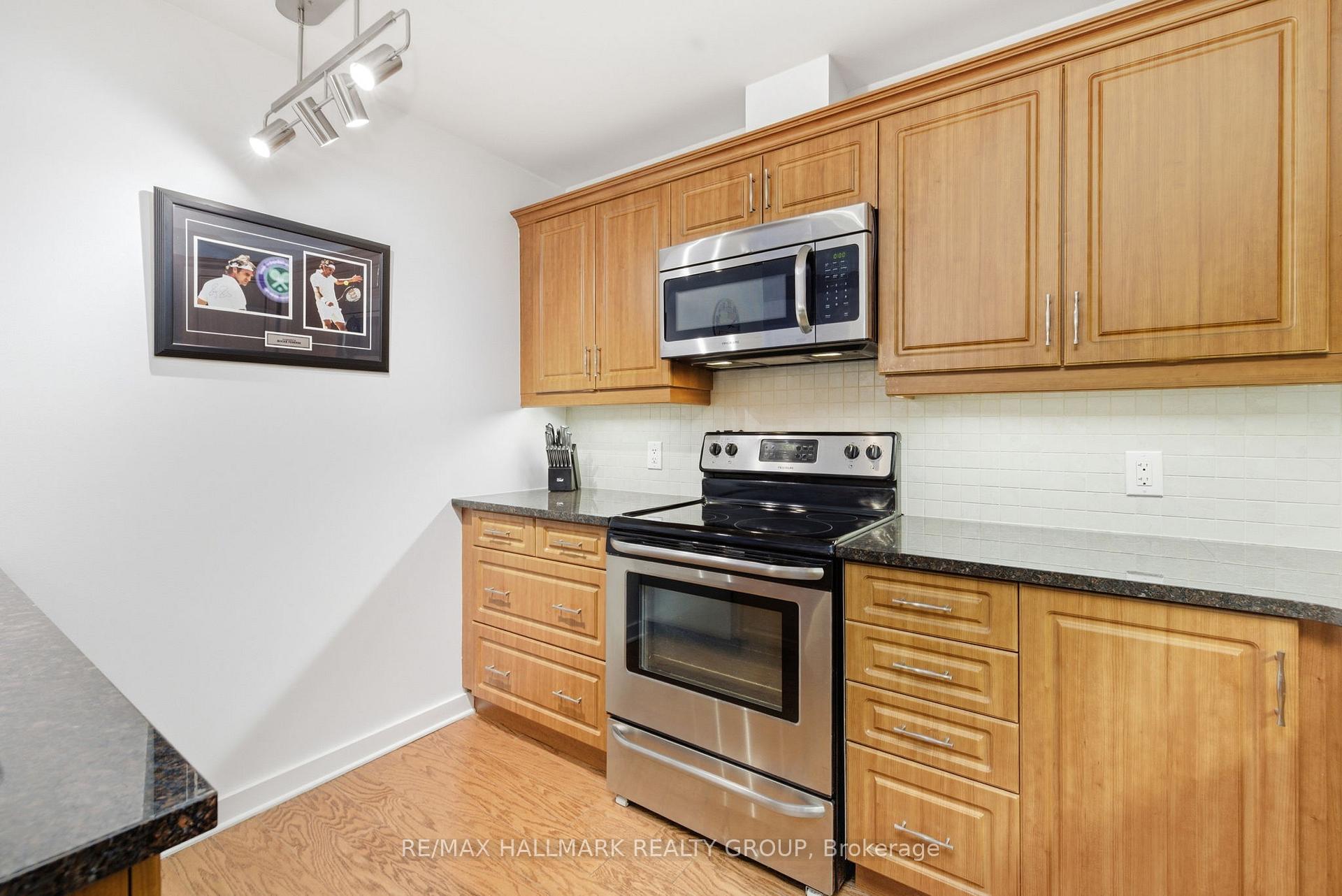 Photo 15 of Unit 206, 310 Centrum Boulevard, Ottawa, Bilberry Creek/Queenswood Heights — HOMEH