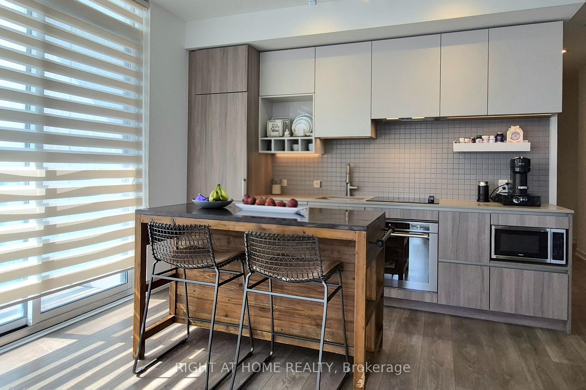Photo 3 of Unit 3509, 950 Portage Parkway, Vaughan, Vaughan Corporate Centre — HOMEH