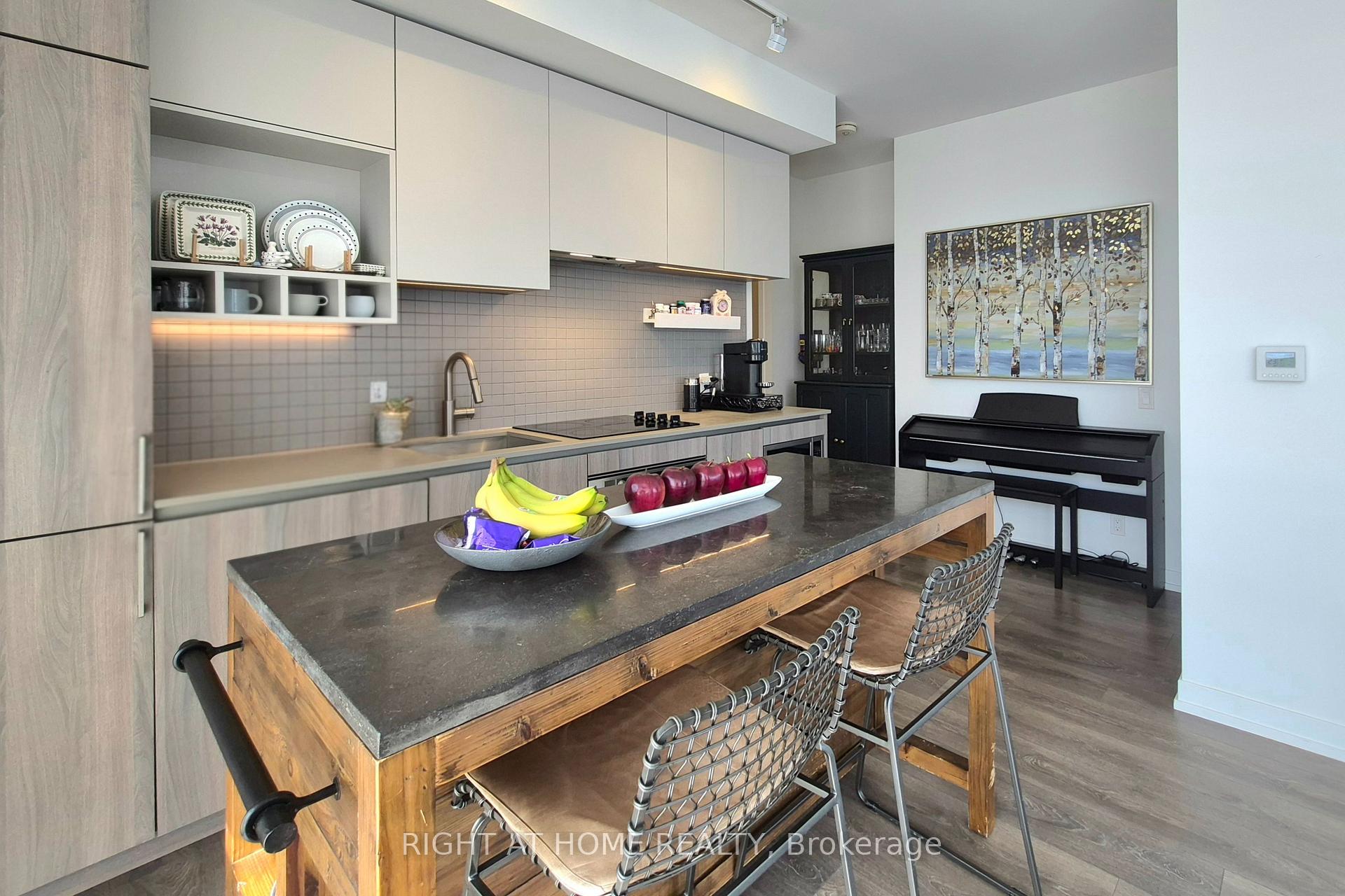 Photo 5 of Unit 3509, 950 Portage Parkway, Vaughan, Vaughan Corporate Centre — HOMEH