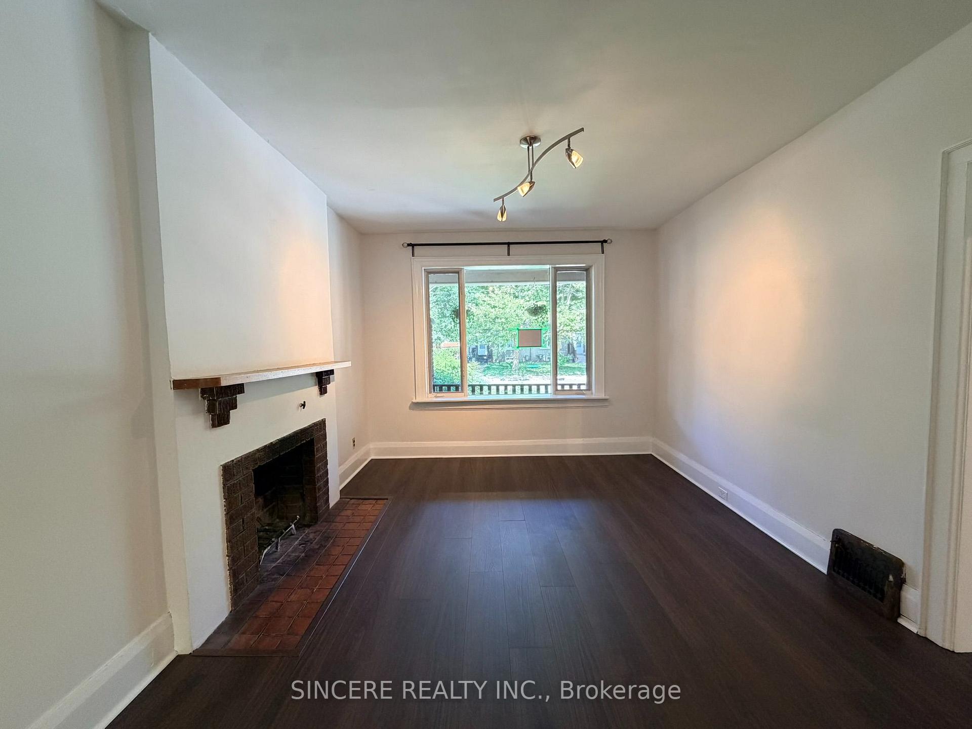 Photo 2 of 287 Gainsborough Road, Toronto, Woodbine Corridor — HOMEH