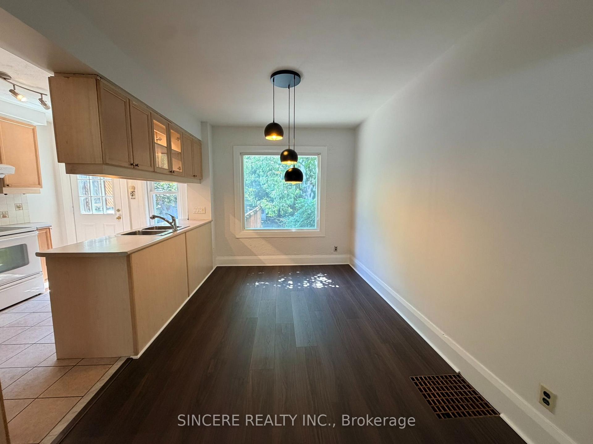 Photo 3 of 287 Gainsborough Road, Toronto, Woodbine Corridor — HOMEH
