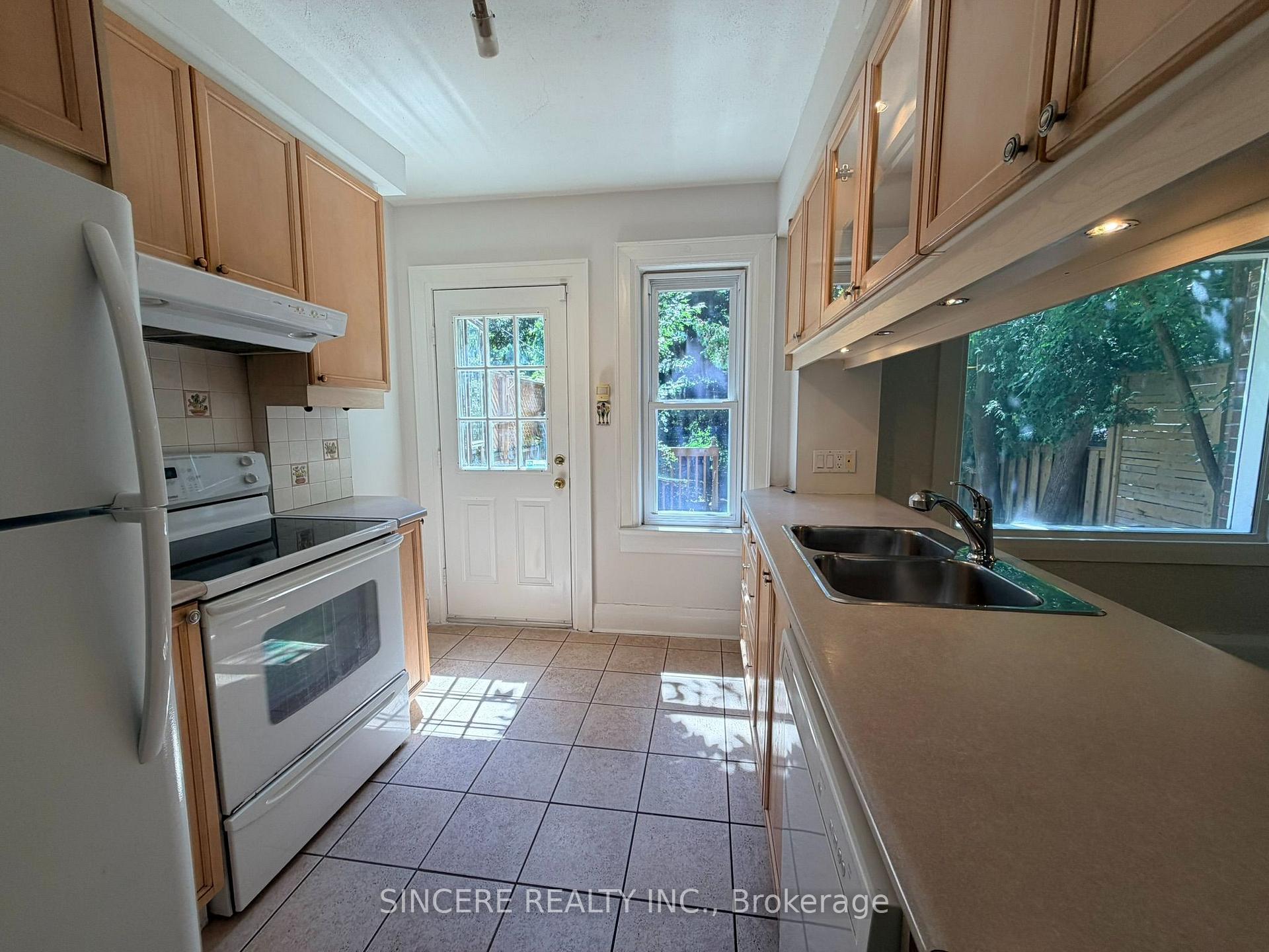 Photo 5 of 287 Gainsborough Road, Toronto, Woodbine Corridor — HOMEH