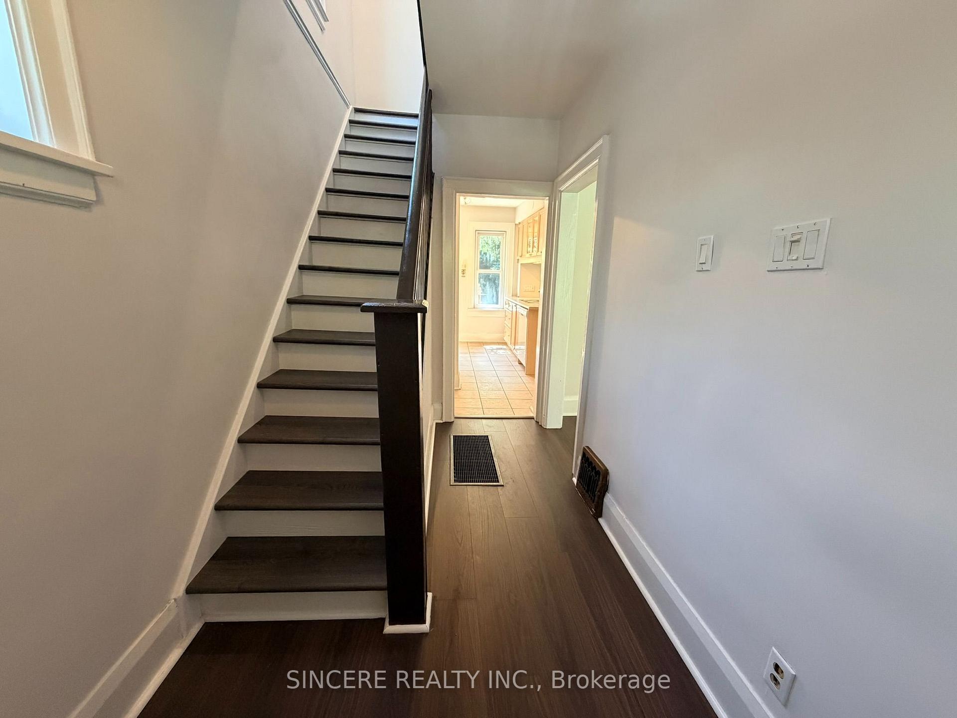 Photo 6 of 287 Gainsborough Road, Toronto, Woodbine Corridor — HOMEH
