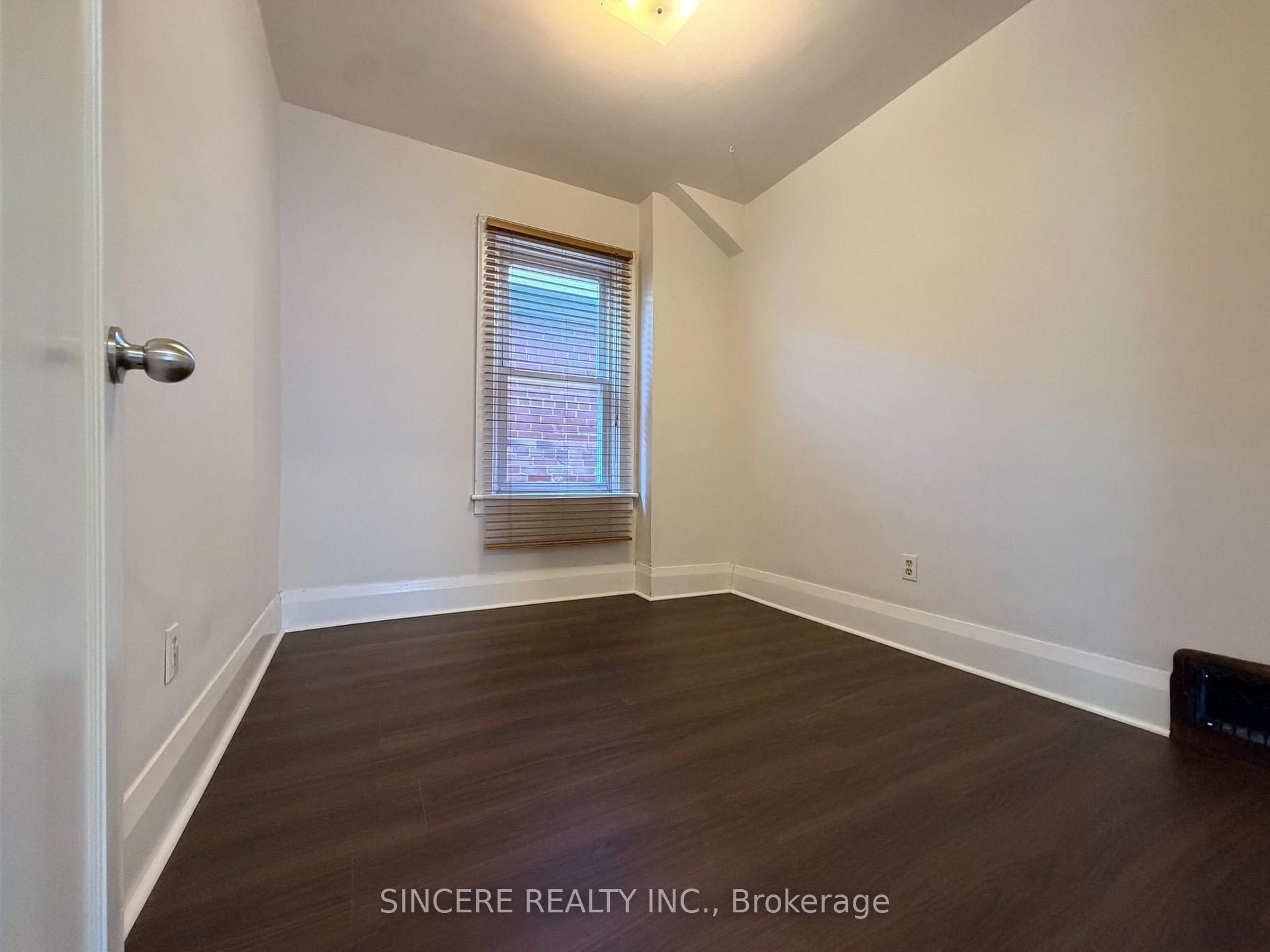 Photo 10 of 287 Gainsborough Road, Toronto, Woodbine Corridor — HOMEH