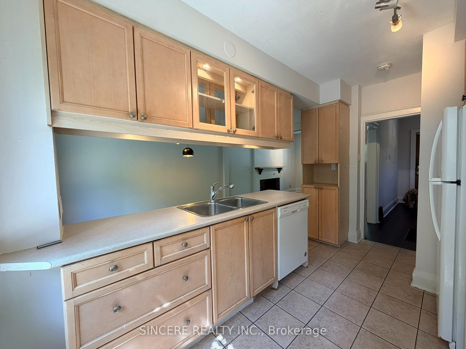 Photo 14 of 287 Gainsborough Road, Toronto, Woodbine Corridor — HOMEH