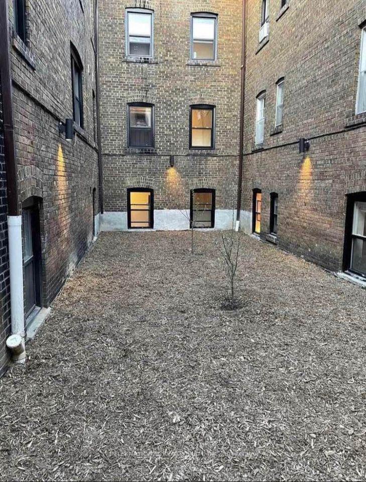 Photo 6 of Unit 4, 1094 College Street, Toronto, Dufferin Grove — HOMEH