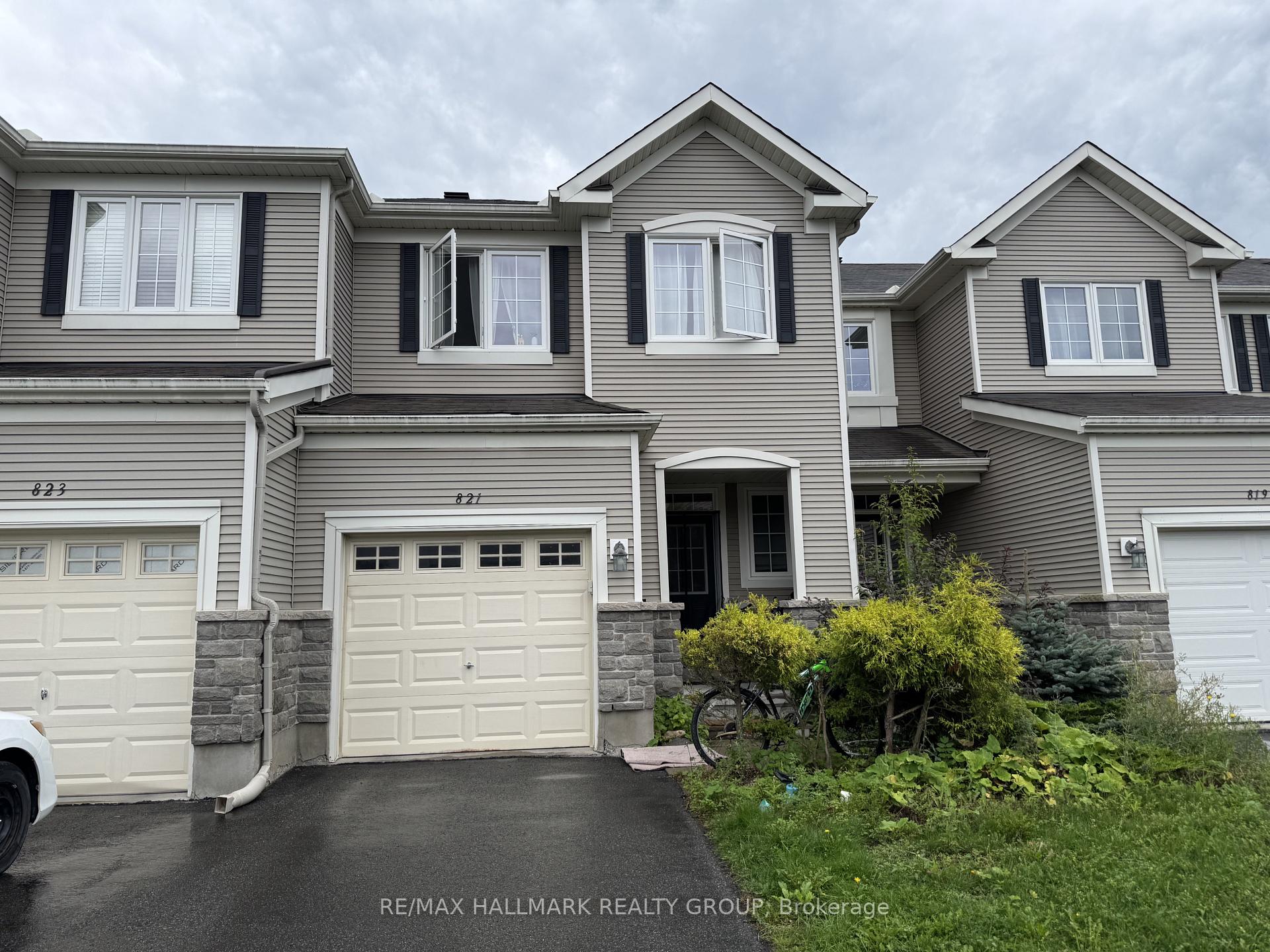 Photo 1 of 821 Tabaret Street, Ottawa, Kanata - Emerald Meadows/Trailwest — HOMEH
