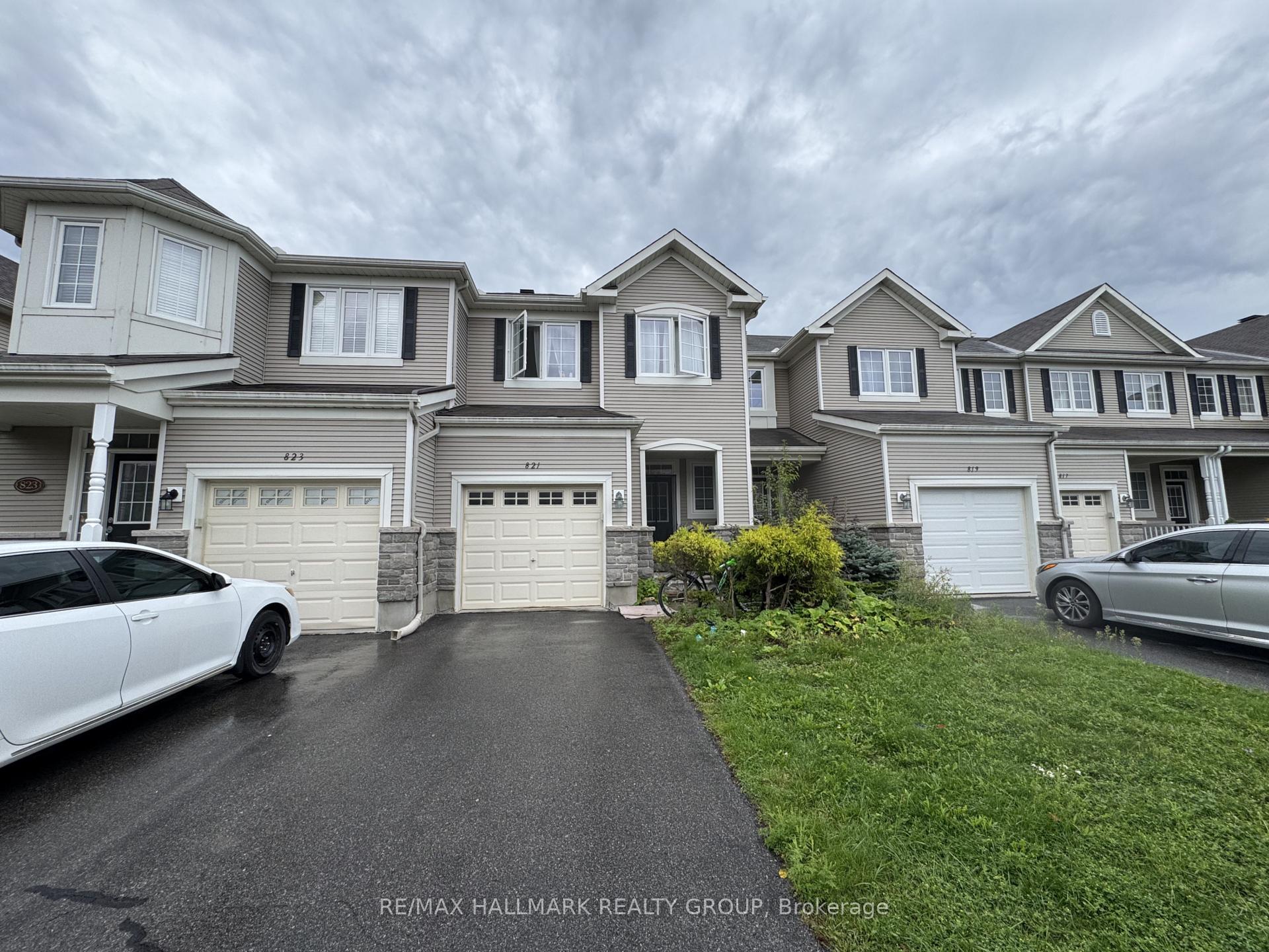 Photo 2 of 821 Tabaret Street, Ottawa, Kanata - Emerald Meadows/Trailwest — HOMEH