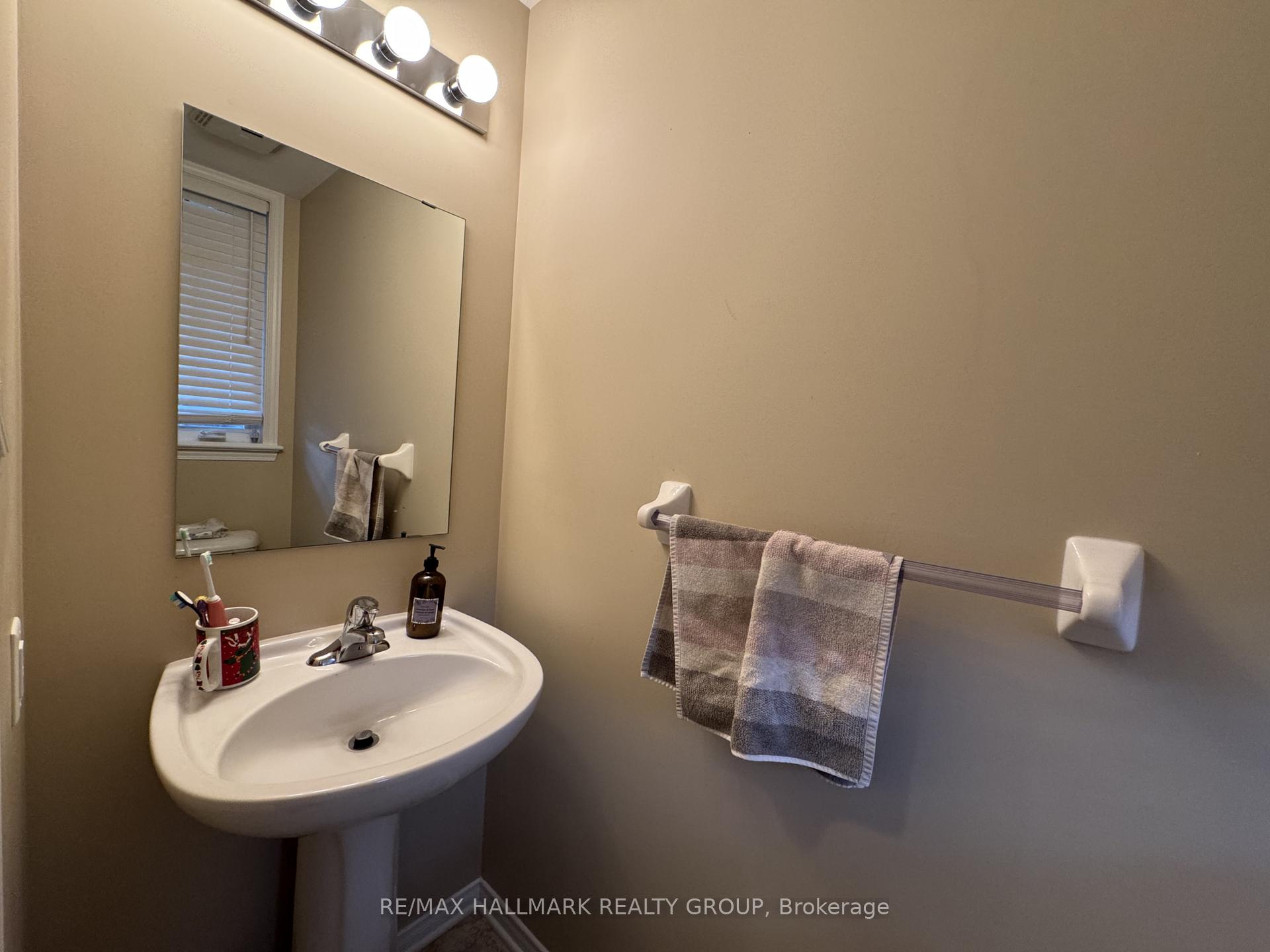Photo 4 of 821 Tabaret Street, Ottawa, Kanata - Emerald Meadows/Trailwest — HOMEH