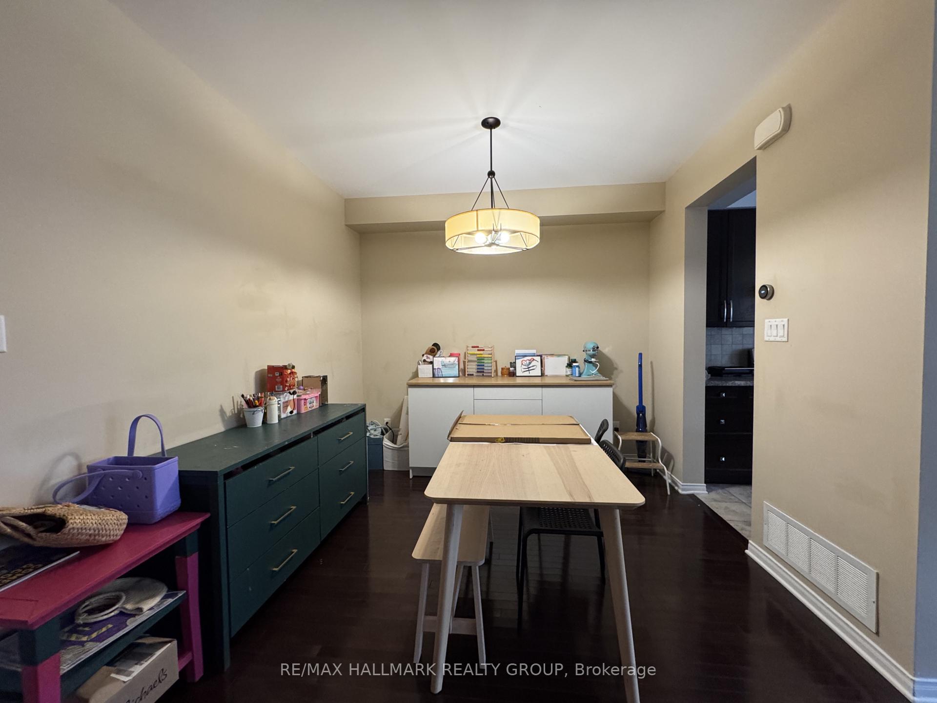 Photo 5 of 821 Tabaret Street, Ottawa, Kanata - Emerald Meadows/Trailwest — HOMEH
