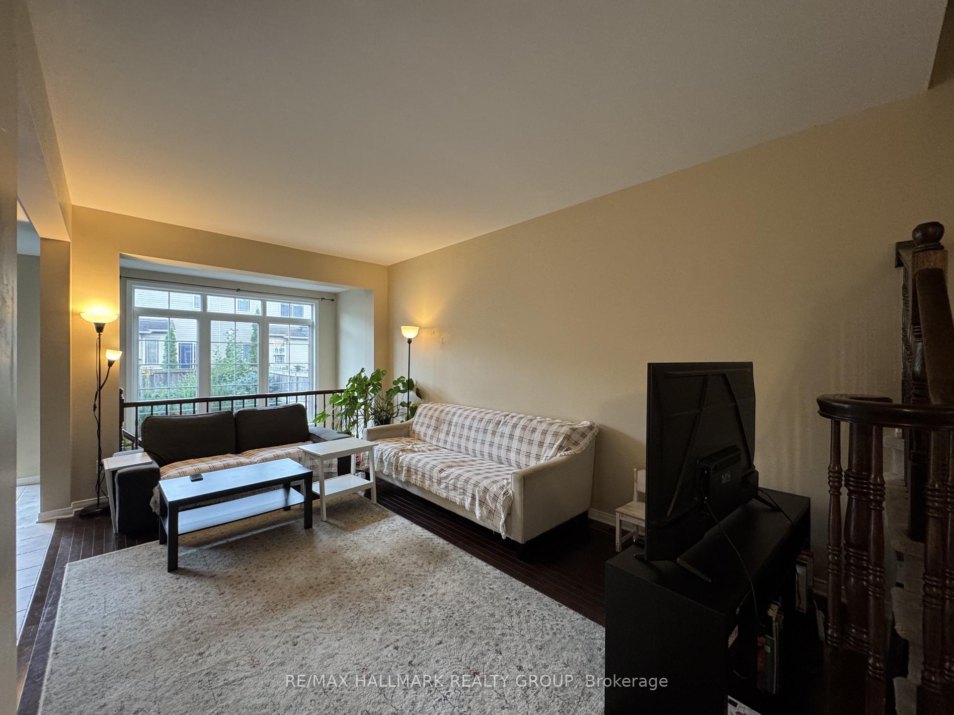 Photo 6 of 821 Tabaret Street, Ottawa, Kanata - Emerald Meadows/Trailwest — HOMEH