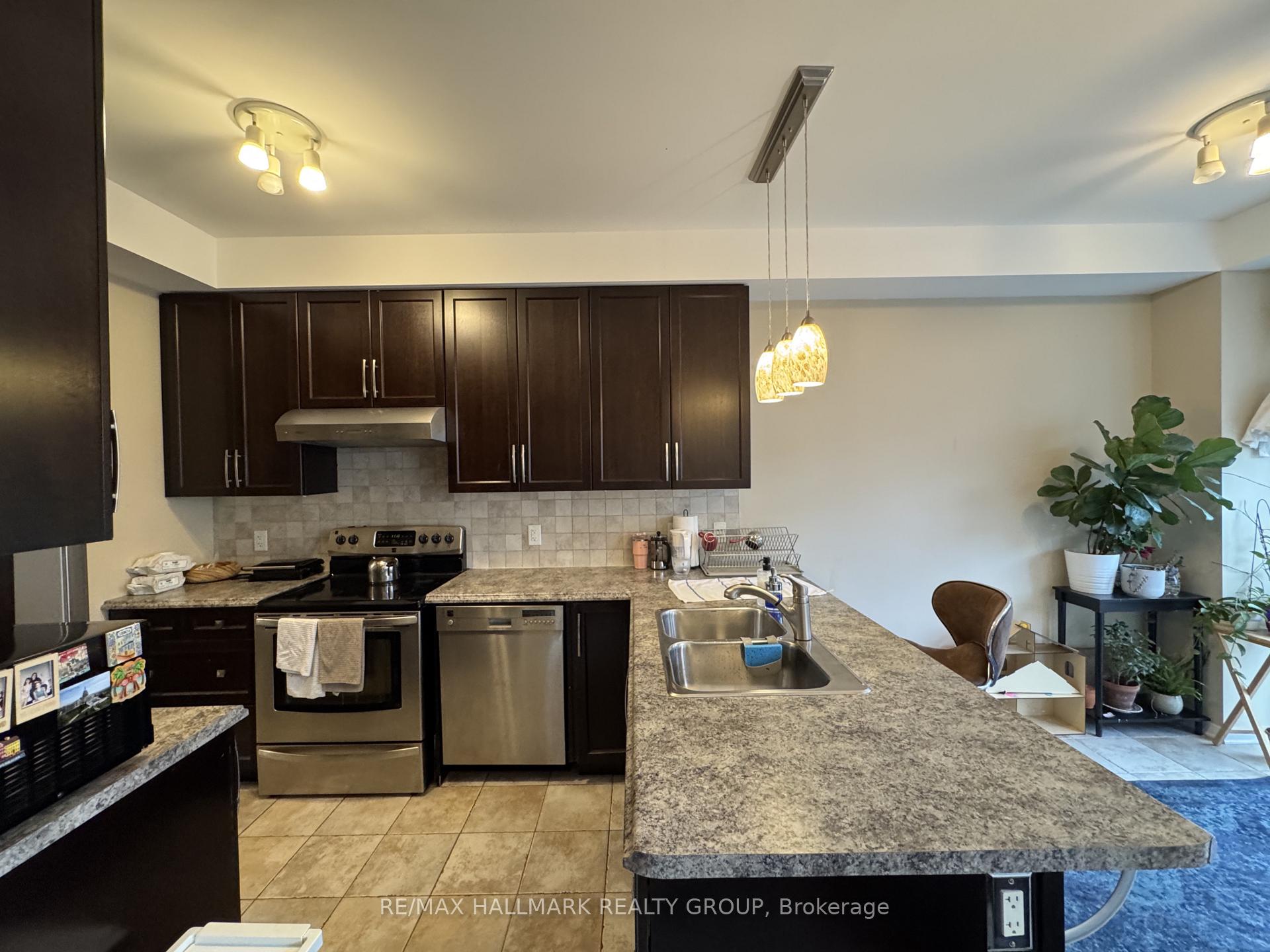 Photo 9 of 821 Tabaret Street, Ottawa, Kanata - Emerald Meadows/Trailwest — HOMEH