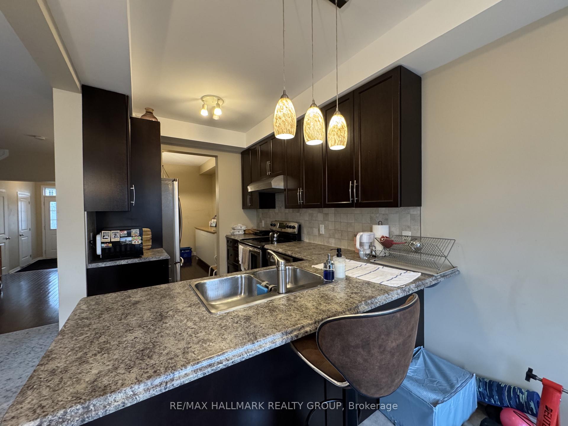 Photo 10 of 821 Tabaret Street, Ottawa, Kanata - Emerald Meadows/Trailwest — HOMEH