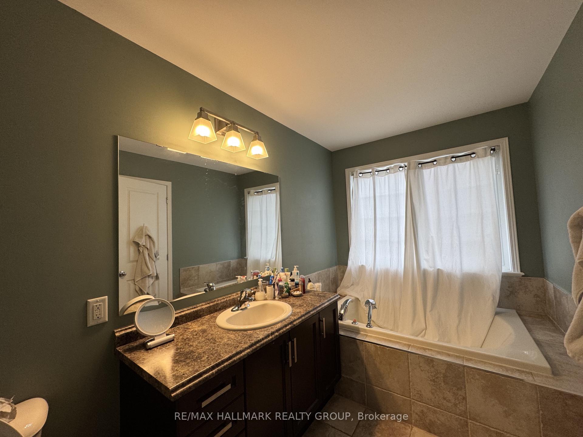 Photo 20 of 821 Tabaret Street, Ottawa, Kanata - Emerald Meadows/Trailwest — HOMEH