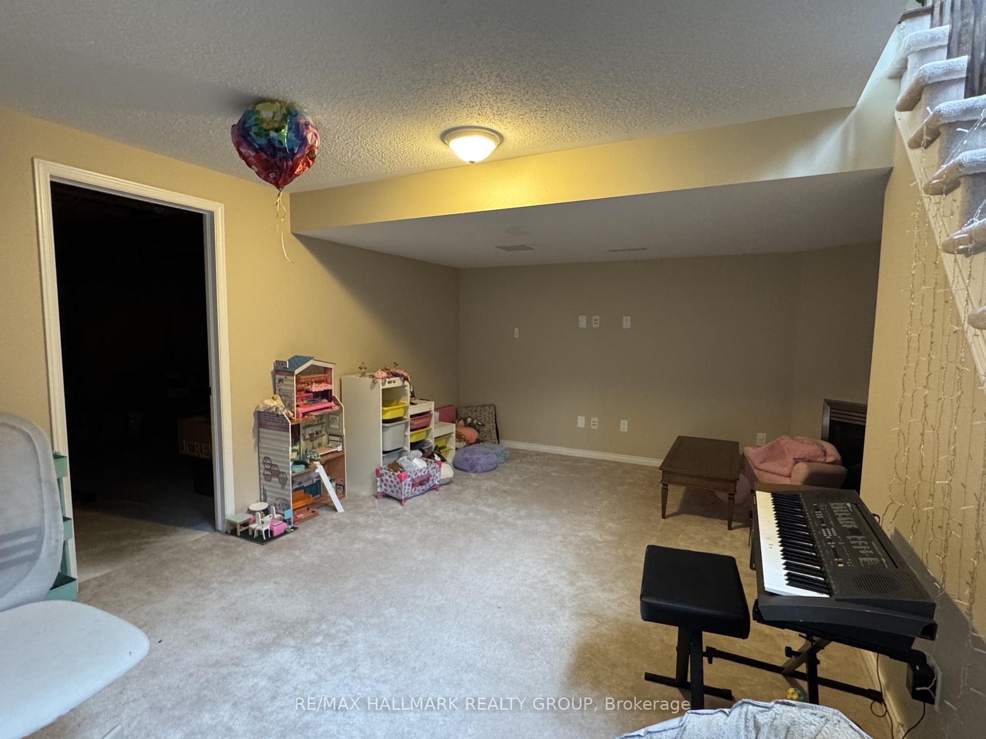 Photo 22 of 821 Tabaret Street, Ottawa, Kanata - Emerald Meadows/Trailwest — HOMEH