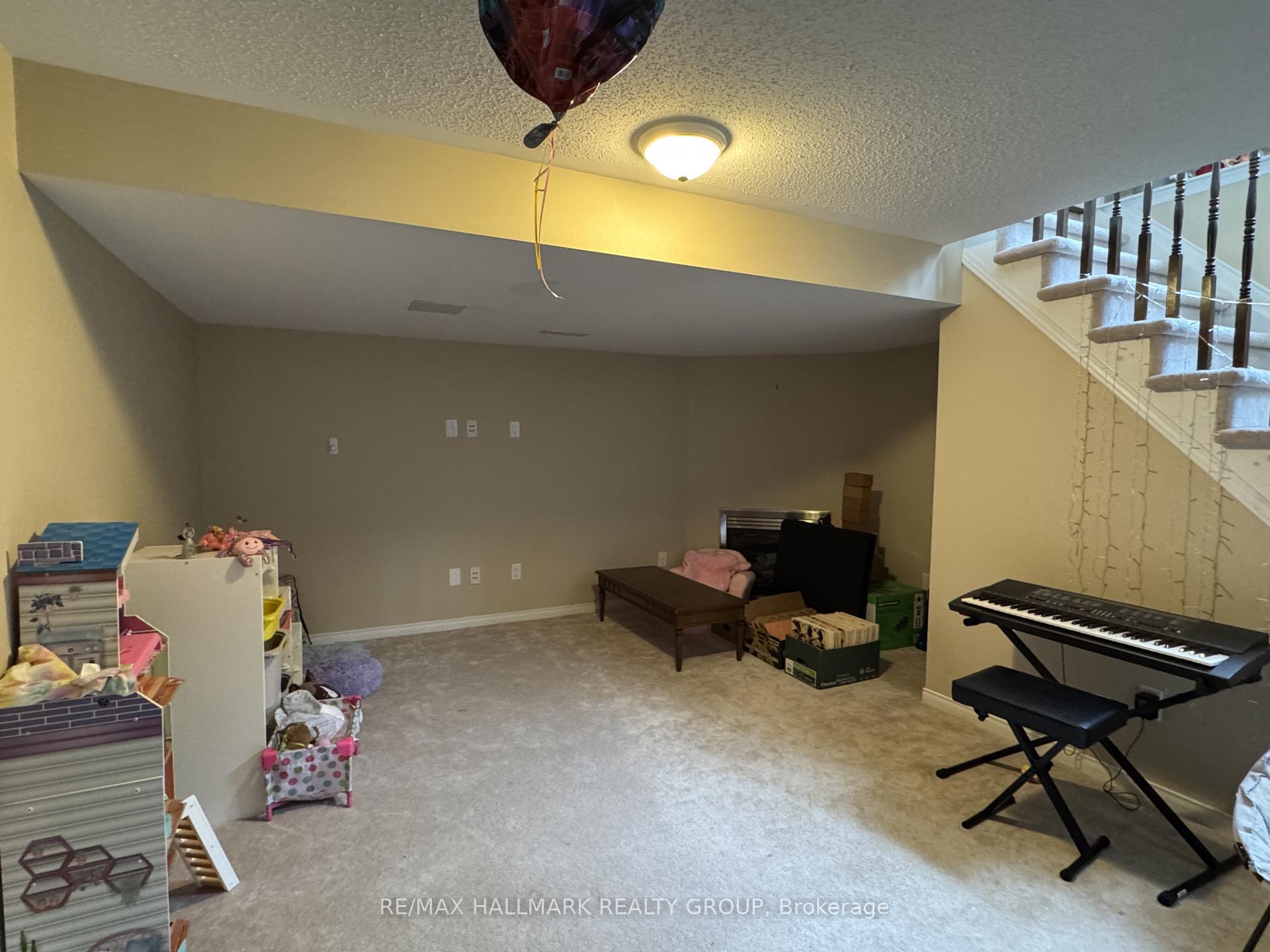 Photo 23 of 821 Tabaret Street, Ottawa, Kanata - Emerald Meadows/Trailwest — HOMEH
