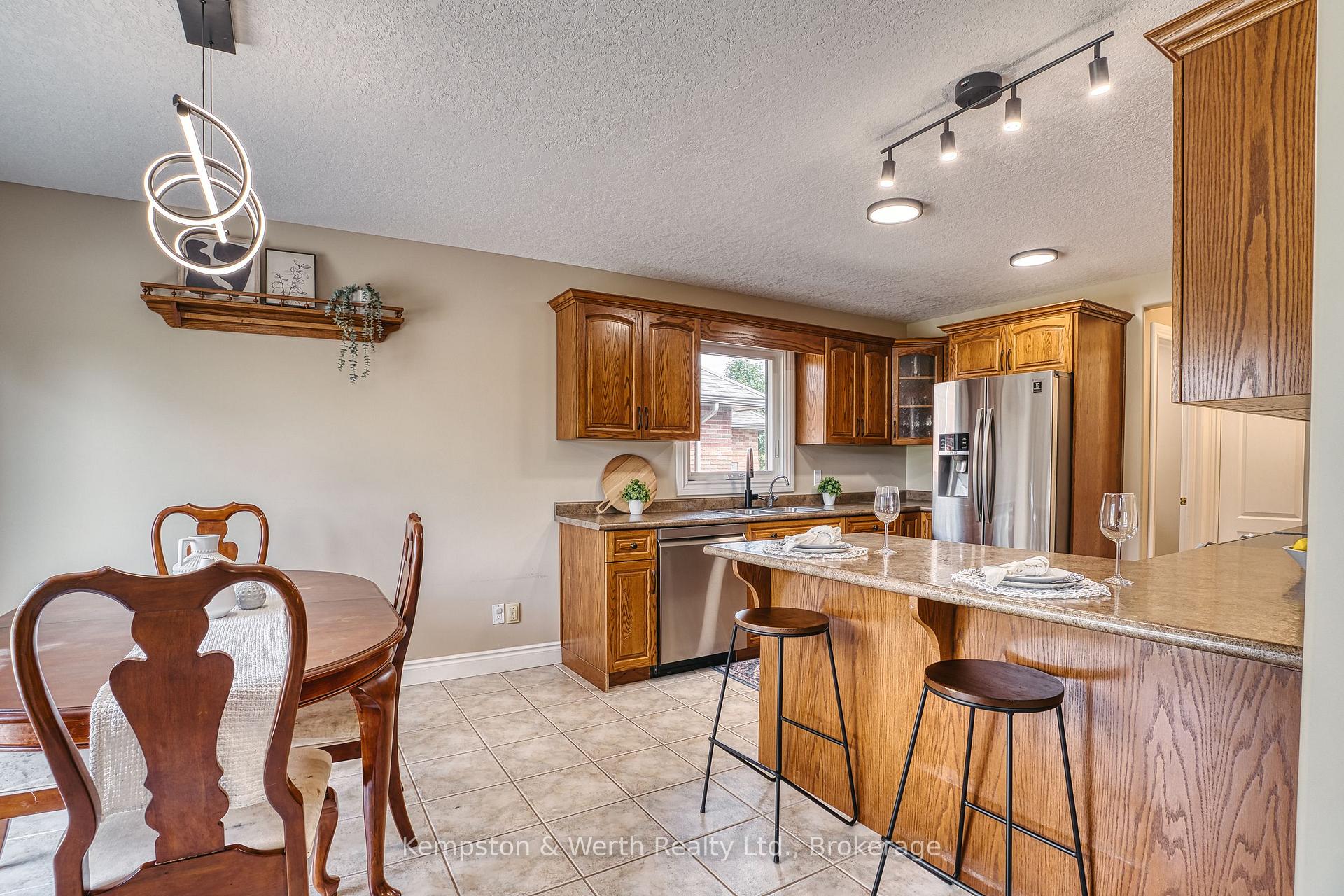 Photo 18 of 635 Riverview Drive, North Perth, Listowel — HOMEH