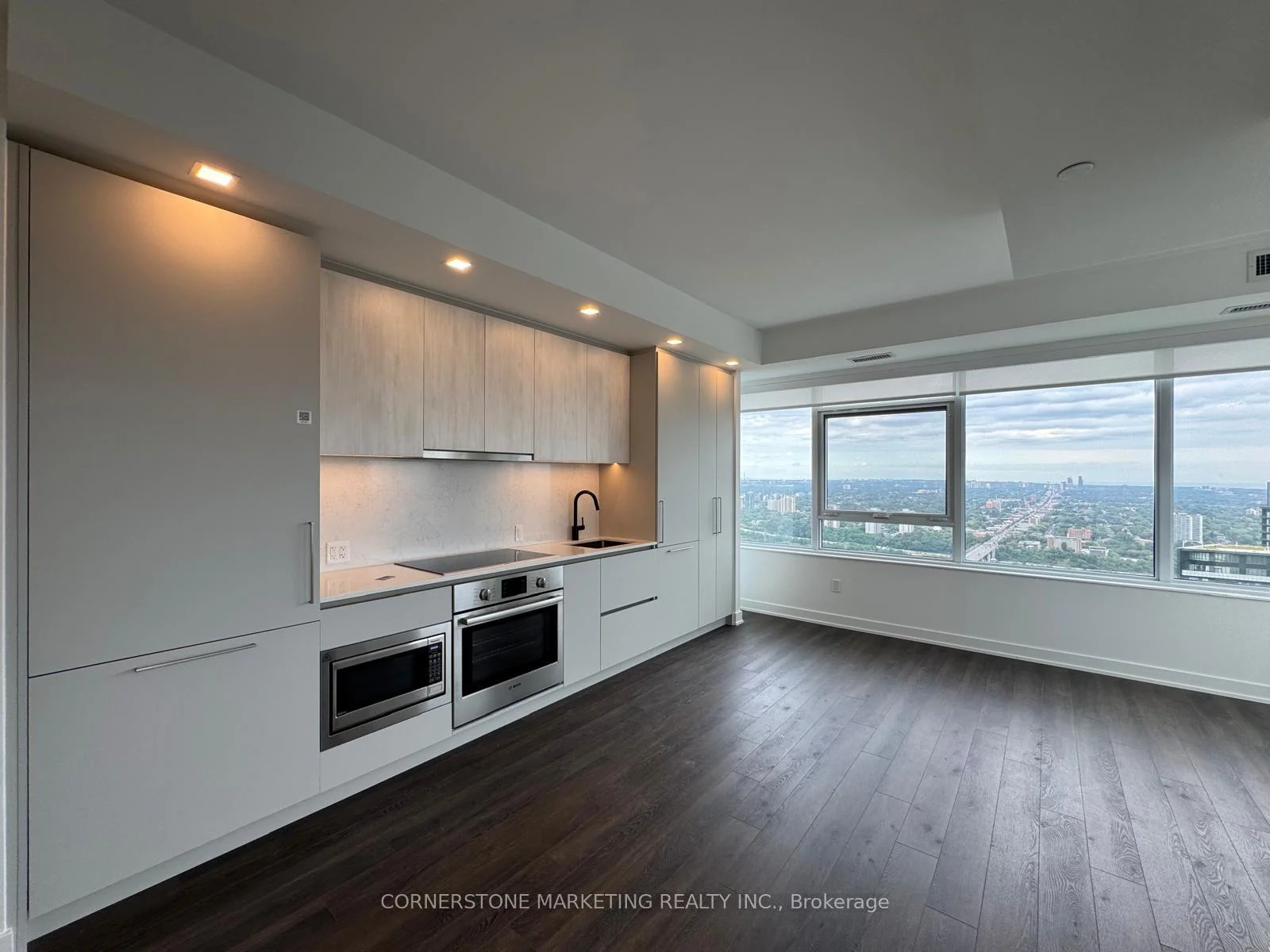 Photo 6 of Unit 5009, 609 Sherbourne Street, Toronto, North St. James Town — HOMEH