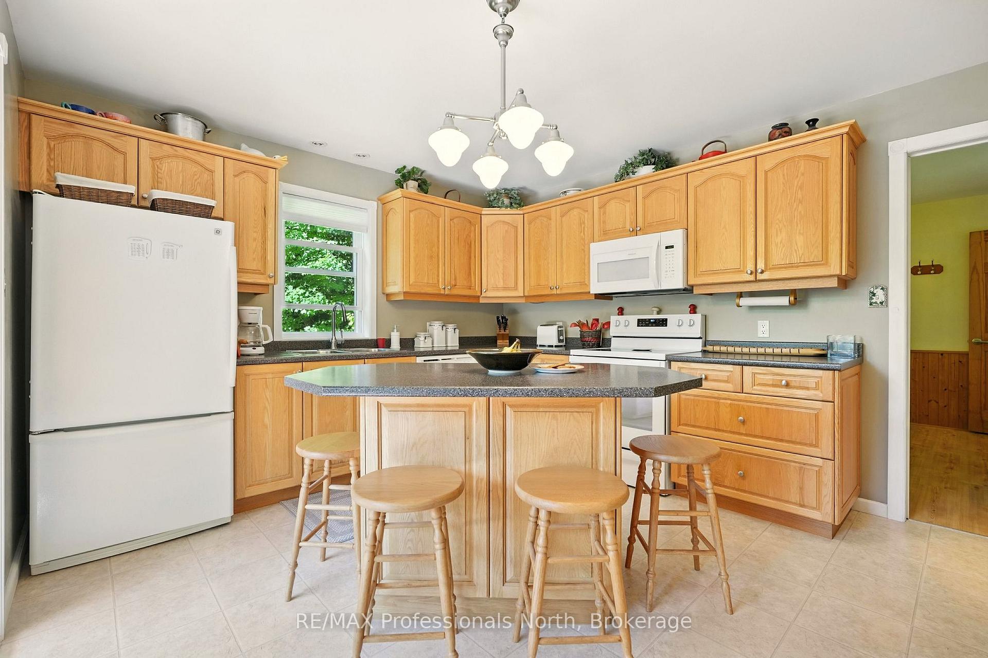 Photo 12 of 1237 Williamsport Road, Huntsville, Chaffey — HOMEH