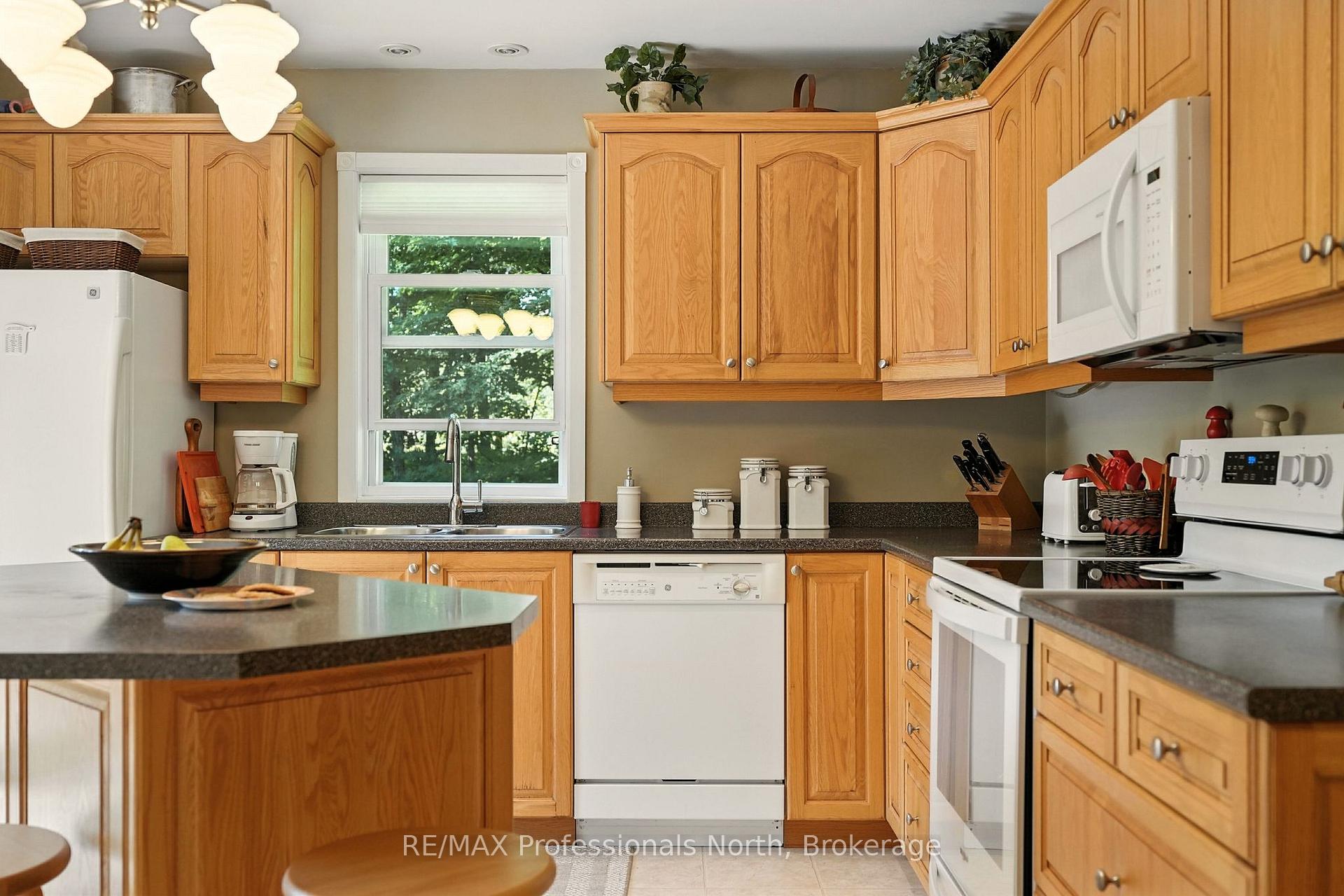 Photo 13 of 1237 Williamsport Road, Huntsville, Chaffey — HOMEH
