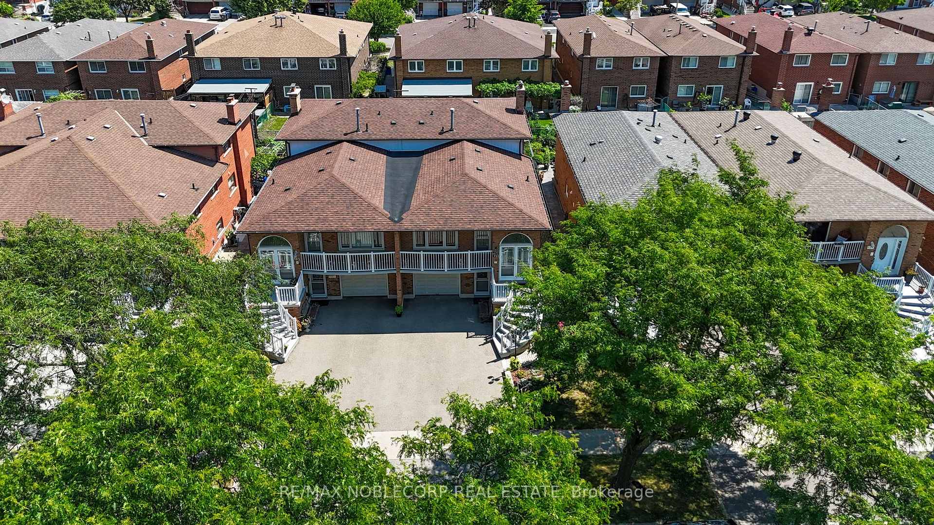 Photo 3 of 131 Yatescastle Drive, North York, Glenfield-Jane Heights — HOMEH