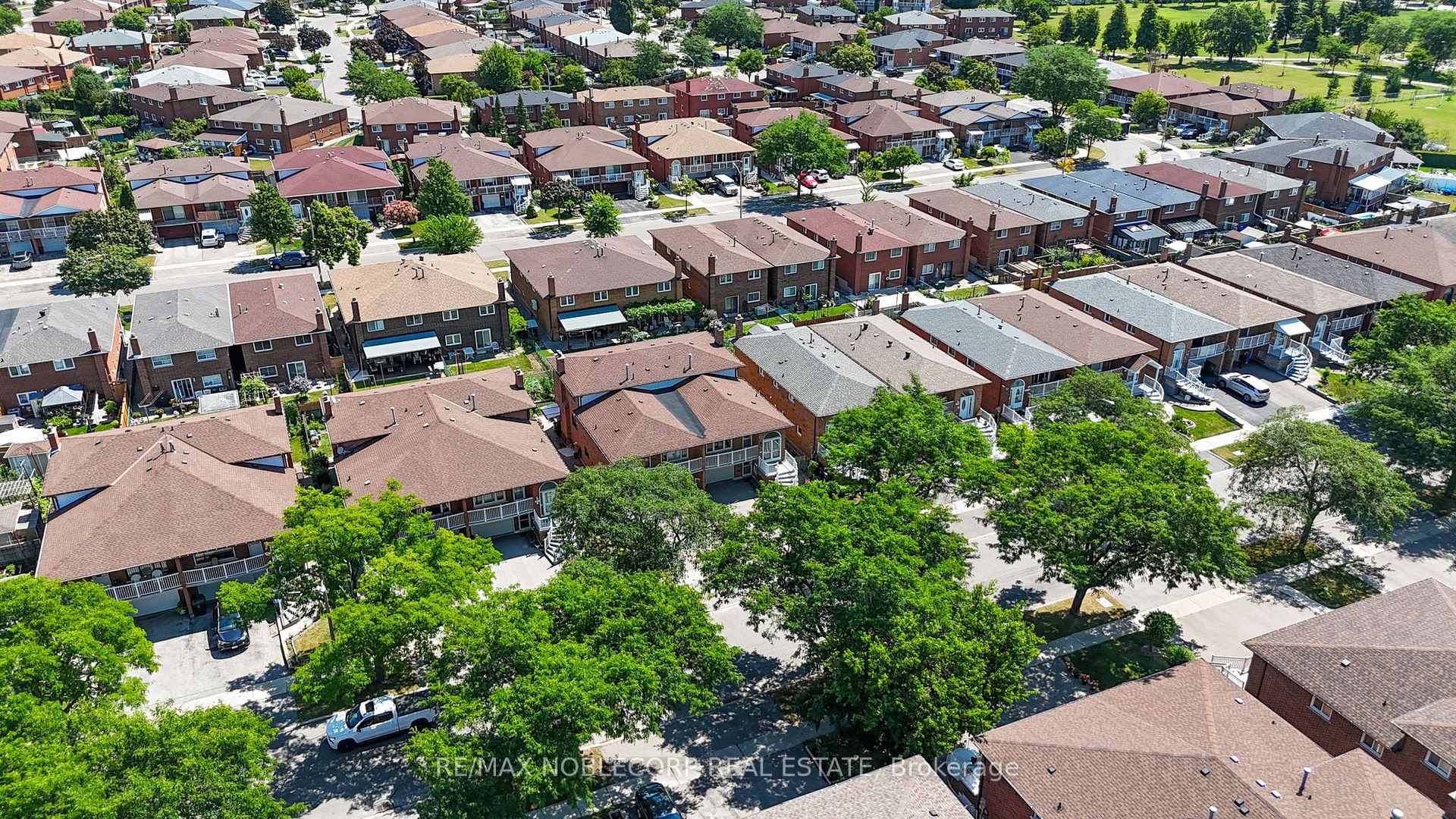 Photo 4 of 131 Yatescastle Drive, North York, Glenfield-Jane Heights — HOMEH