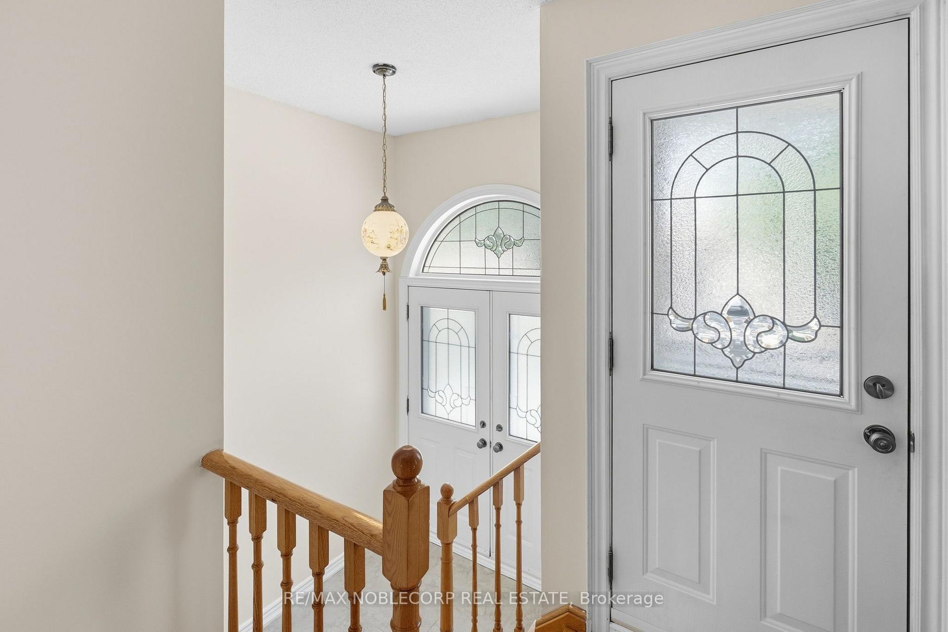Photo 6 of 131 Yatescastle Drive, North York, Glenfield-Jane Heights — HOMEH