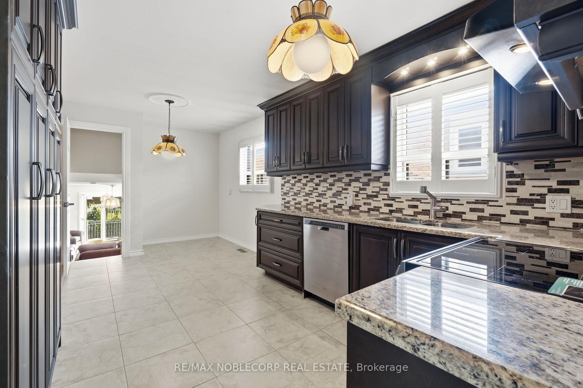 Photo 7 of 131 Yatescastle Drive, North York, Glenfield-Jane Heights — HOMEH