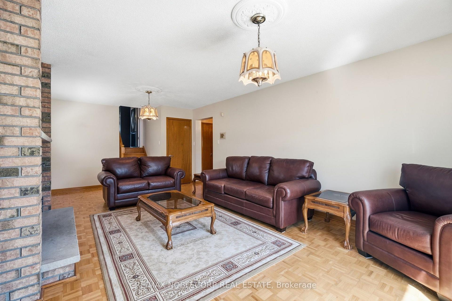 Photo 13 of 131 Yatescastle Drive, North York, Glenfield-Jane Heights — HOMEH