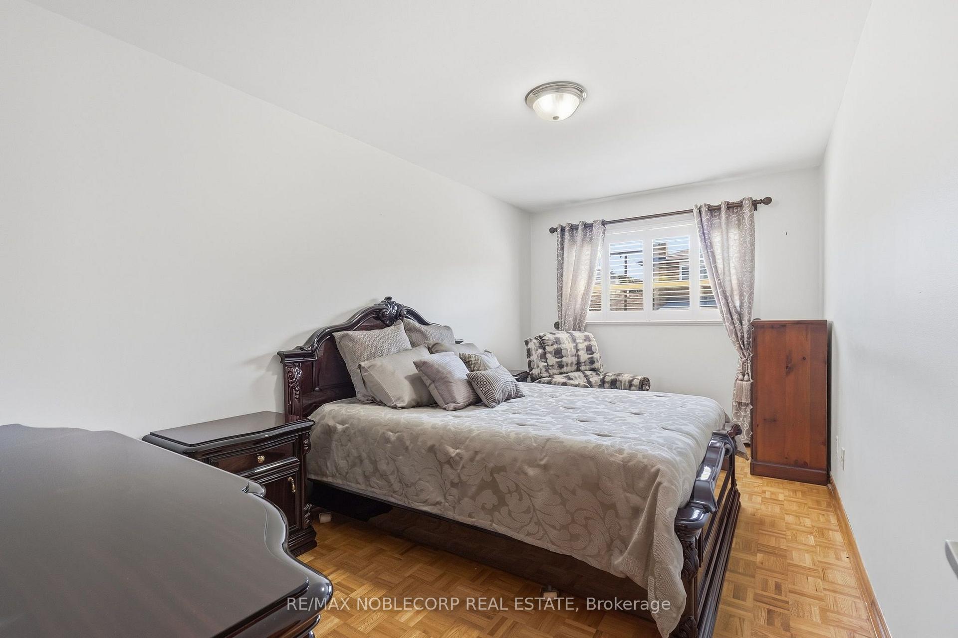 Photo 14 of 131 Yatescastle Drive, North York, Glenfield-Jane Heights — HOMEH