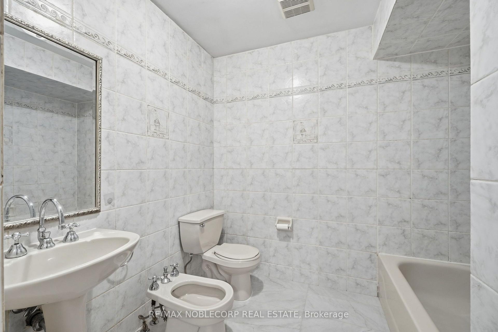 Photo 20 of 131 Yatescastle Drive, North York, Glenfield-Jane Heights — HOMEH