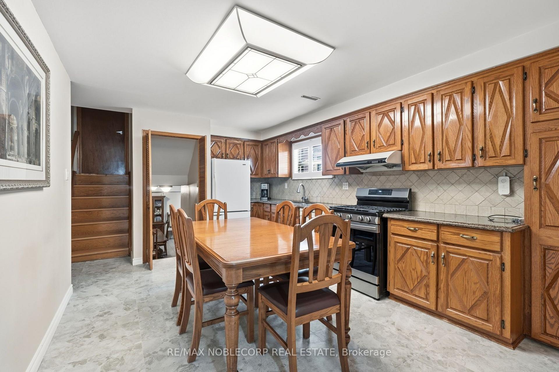 Photo 21 of 131 Yatescastle Drive, North York, Glenfield-Jane Heights — HOMEH