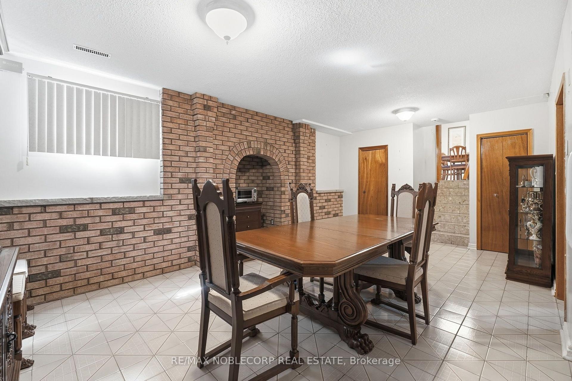 Photo 24 of 131 Yatescastle Drive, North York, Glenfield-Jane Heights — HOMEH