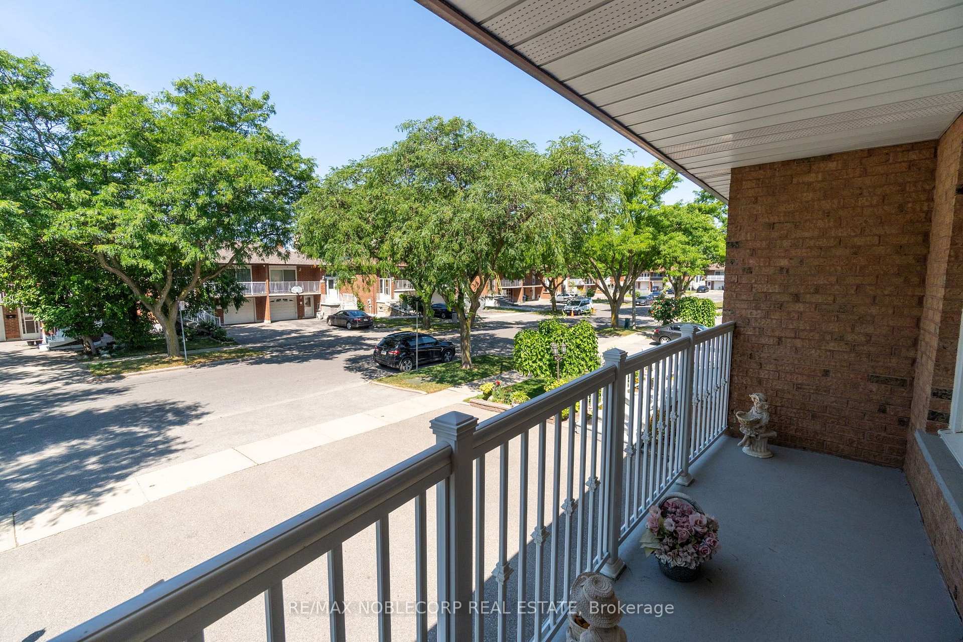Photo 26 of 131 Yatescastle Drive, North York, Glenfield-Jane Heights — HOMEH