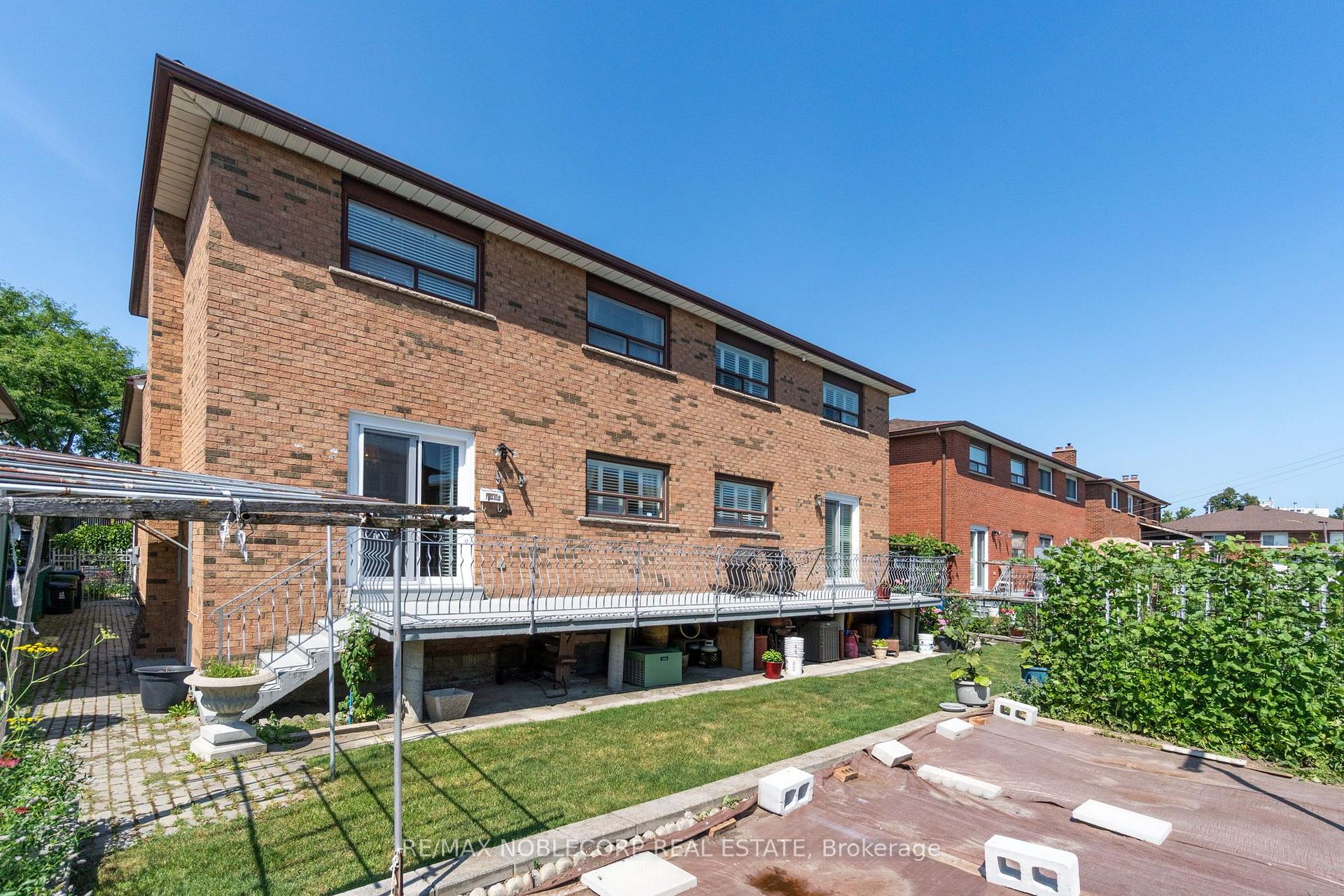 Photo 28 of 131 Yatescastle Drive, North York, Glenfield-Jane Heights — HOMEH