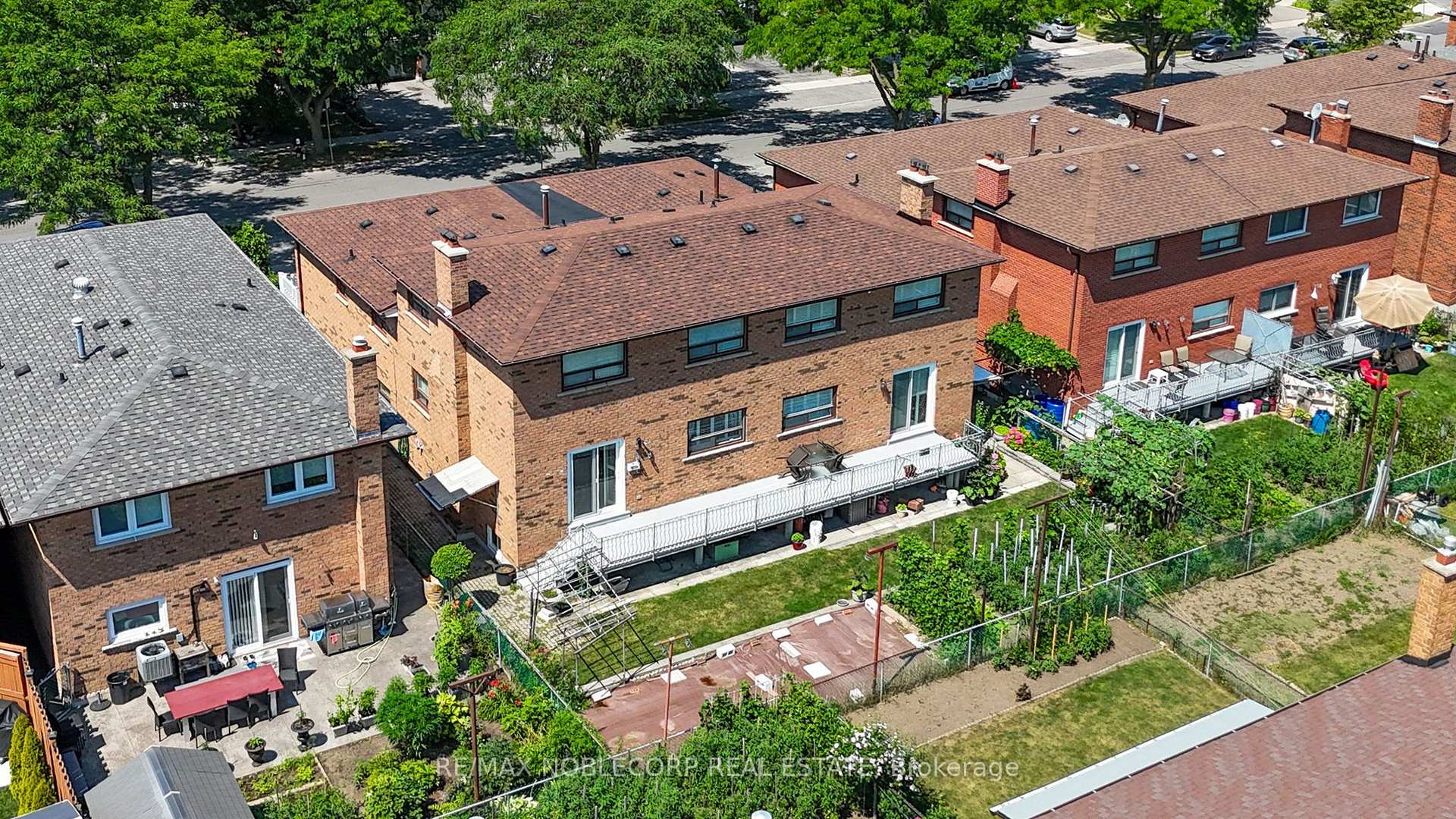 Photo 29 of 131 Yatescastle Drive, North York, Glenfield-Jane Heights — HOMEH