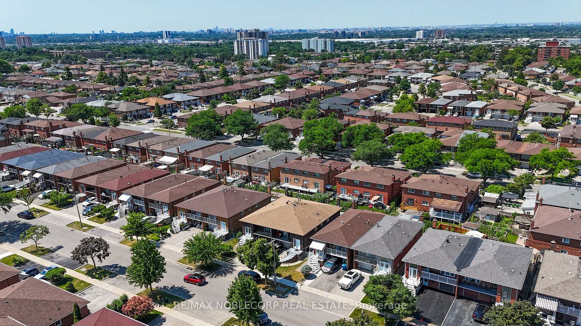 Photo 32 of 131 Yatescastle Drive, North York, Glenfield-Jane Heights — HOMEH