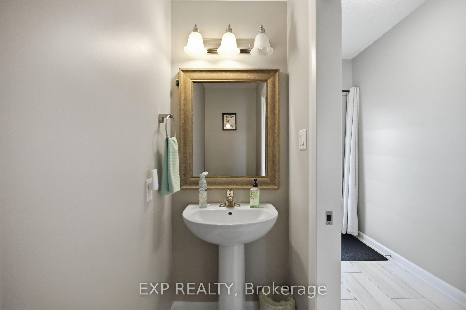 Photo 5 of 42 Vimy Ridge Crescent, Arnprior, Arnprior — HOMEH
