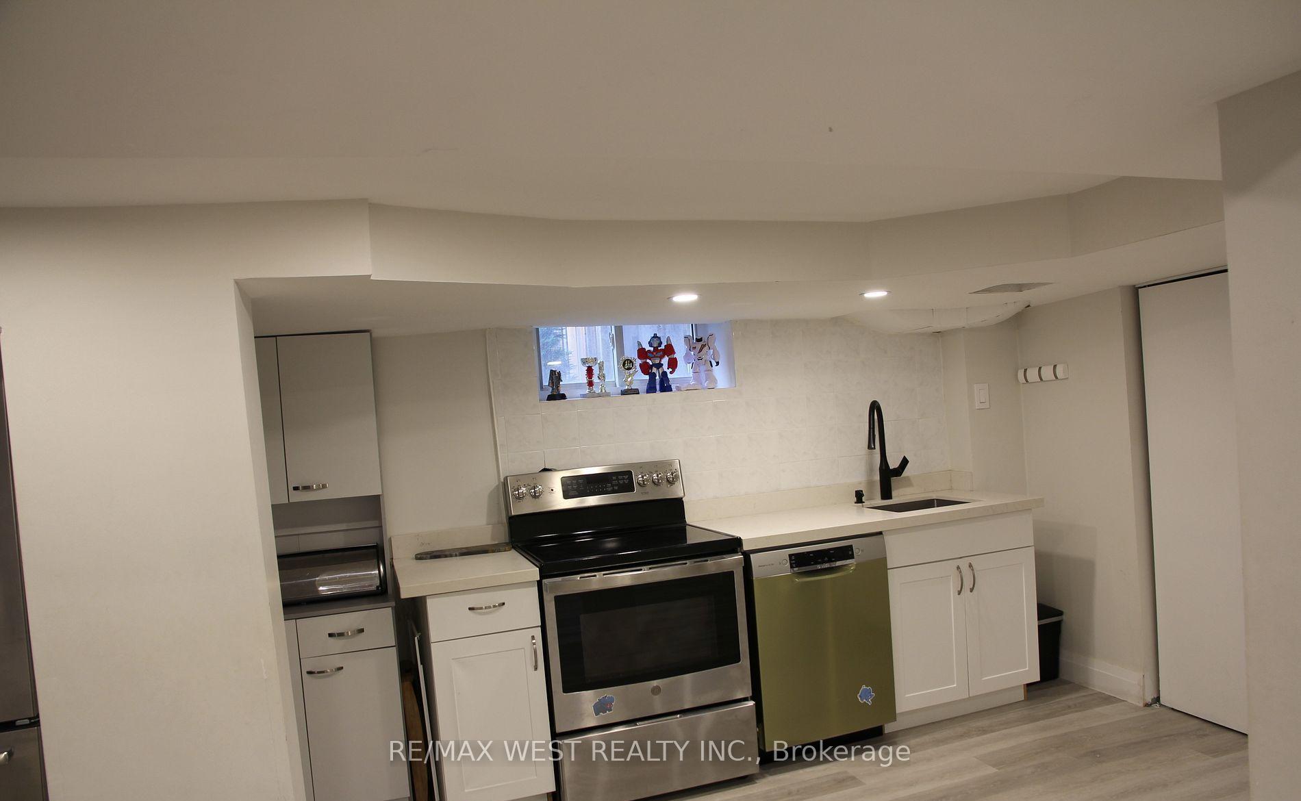 Photo 12 of Unit Basement, 81 Freemont Avenue, Etobicoke, Humber Heights — HOMEH