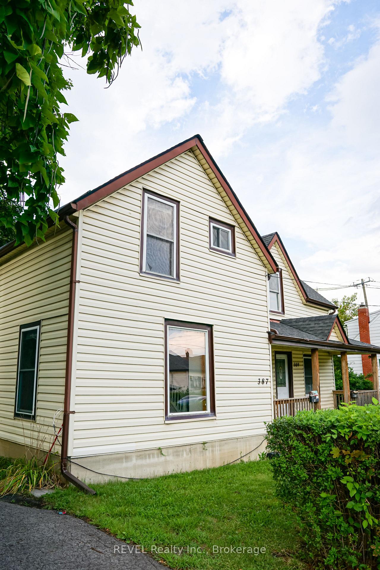 Photo 2 of 387 Glendale Avenue, St. Catharines, Secord Woods — HOMEH