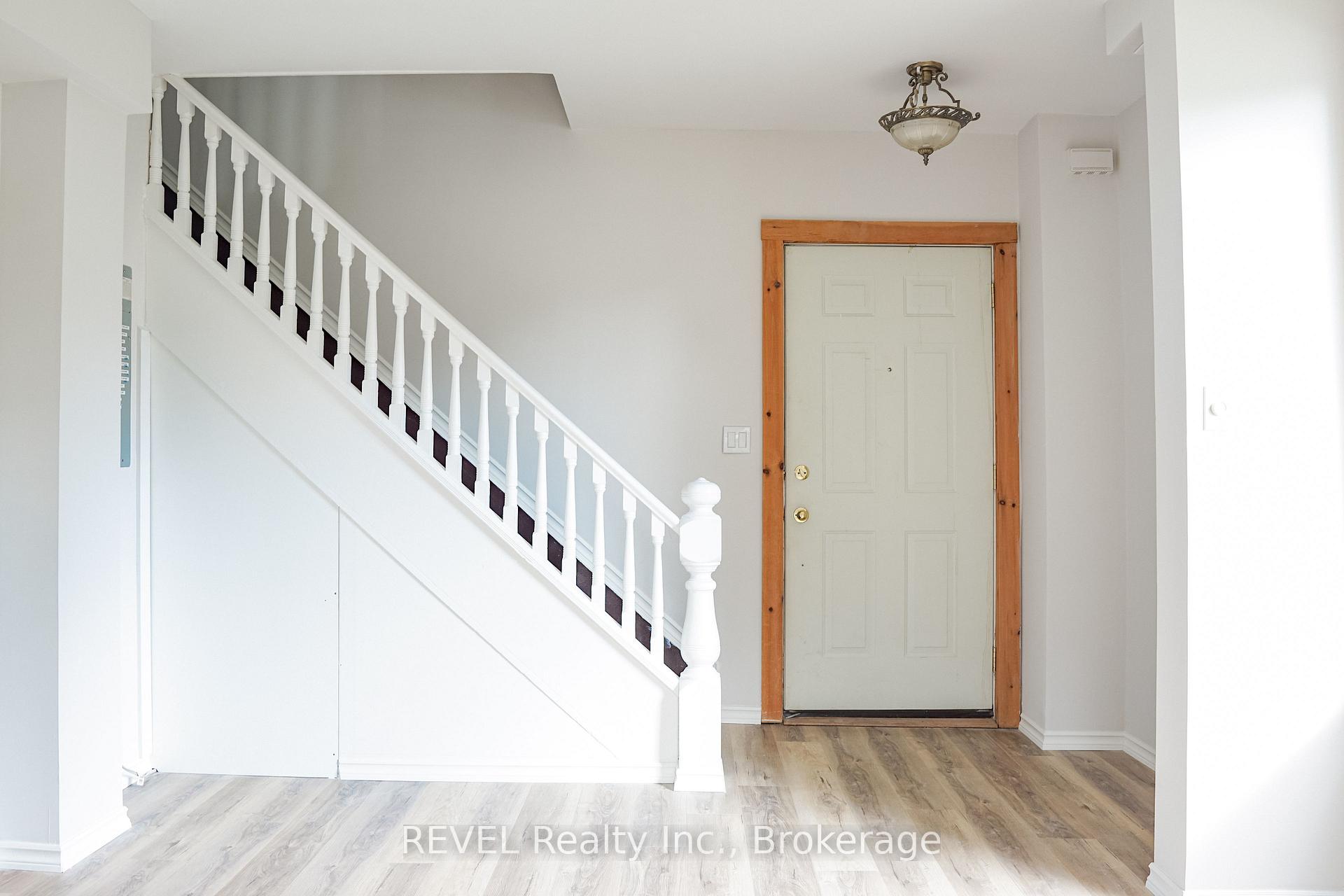 Photo 4 of 387 Glendale Avenue, St. Catharines, Secord Woods — HOMEH