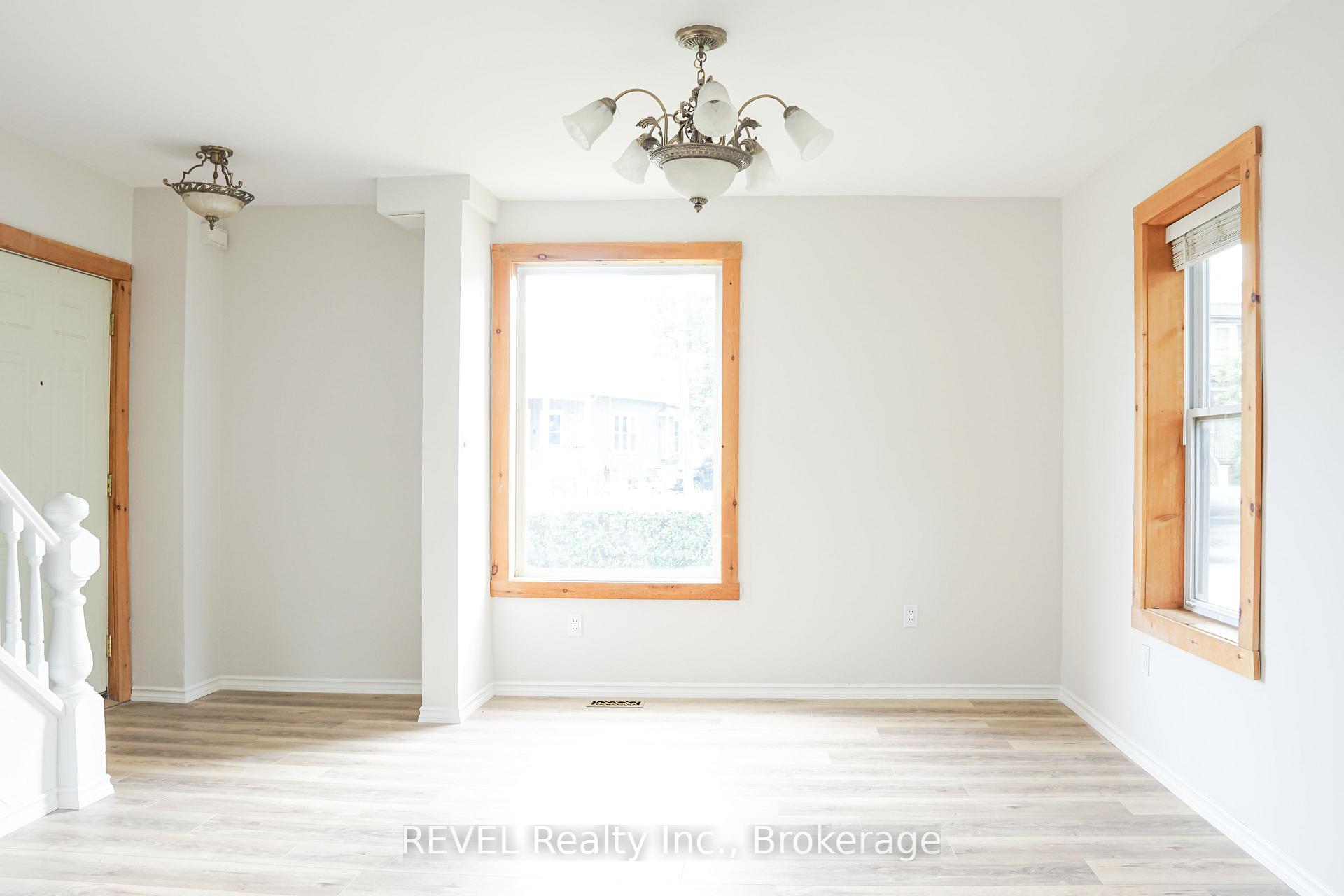 Photo 5 of 387 Glendale Avenue, St. Catharines, Secord Woods — HOMEH