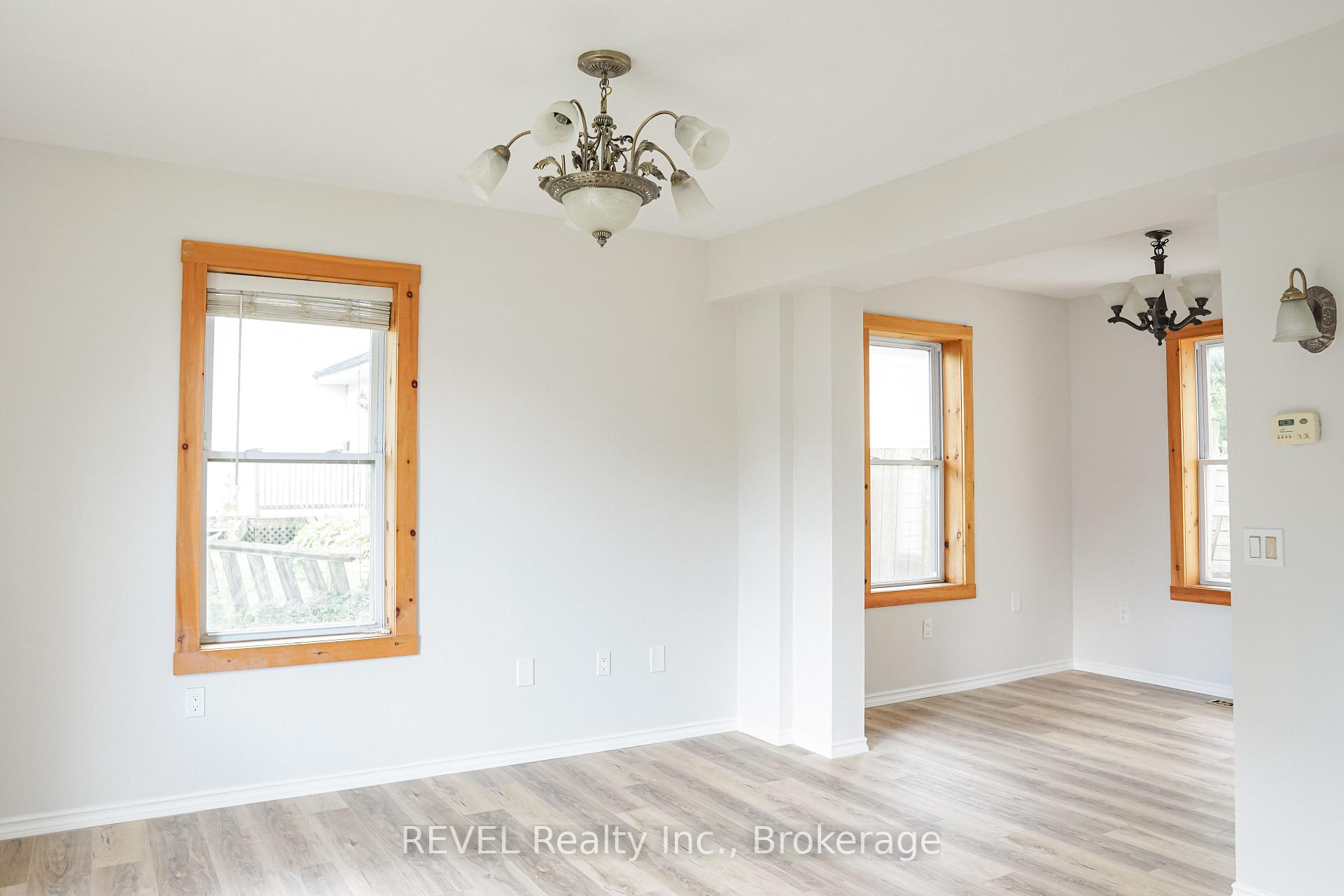 Photo 7 of 387 Glendale Avenue, St. Catharines, Secord Woods — HOMEH