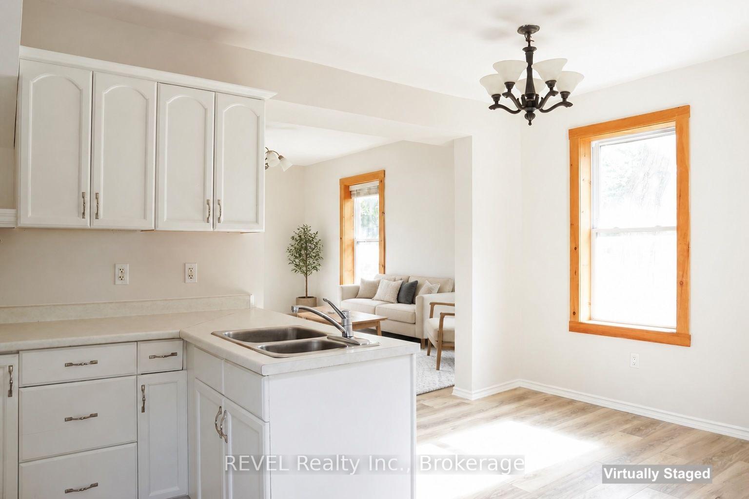 Photo 9 of 387 Glendale Avenue, St. Catharines, Secord Woods — HOMEH