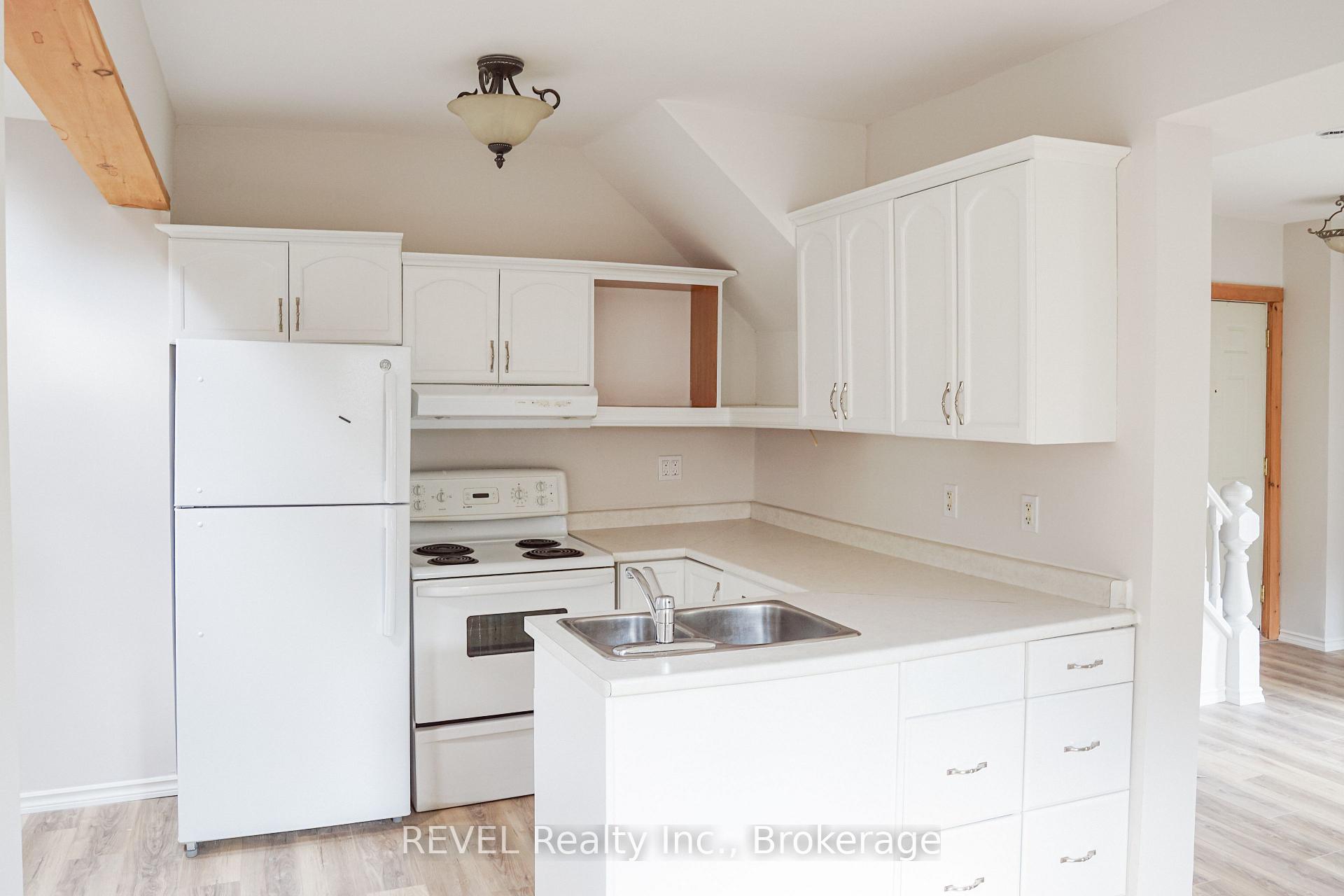 Photo 10 of 387 Glendale Avenue, St. Catharines, Secord Woods — HOMEH