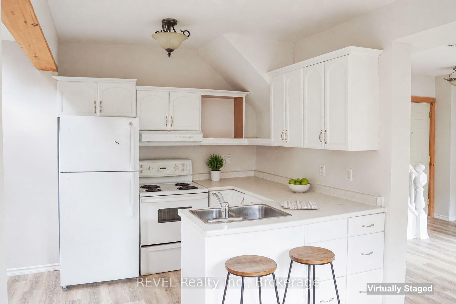 Photo 11 of 387 Glendale Avenue, St. Catharines, Secord Woods — HOMEH