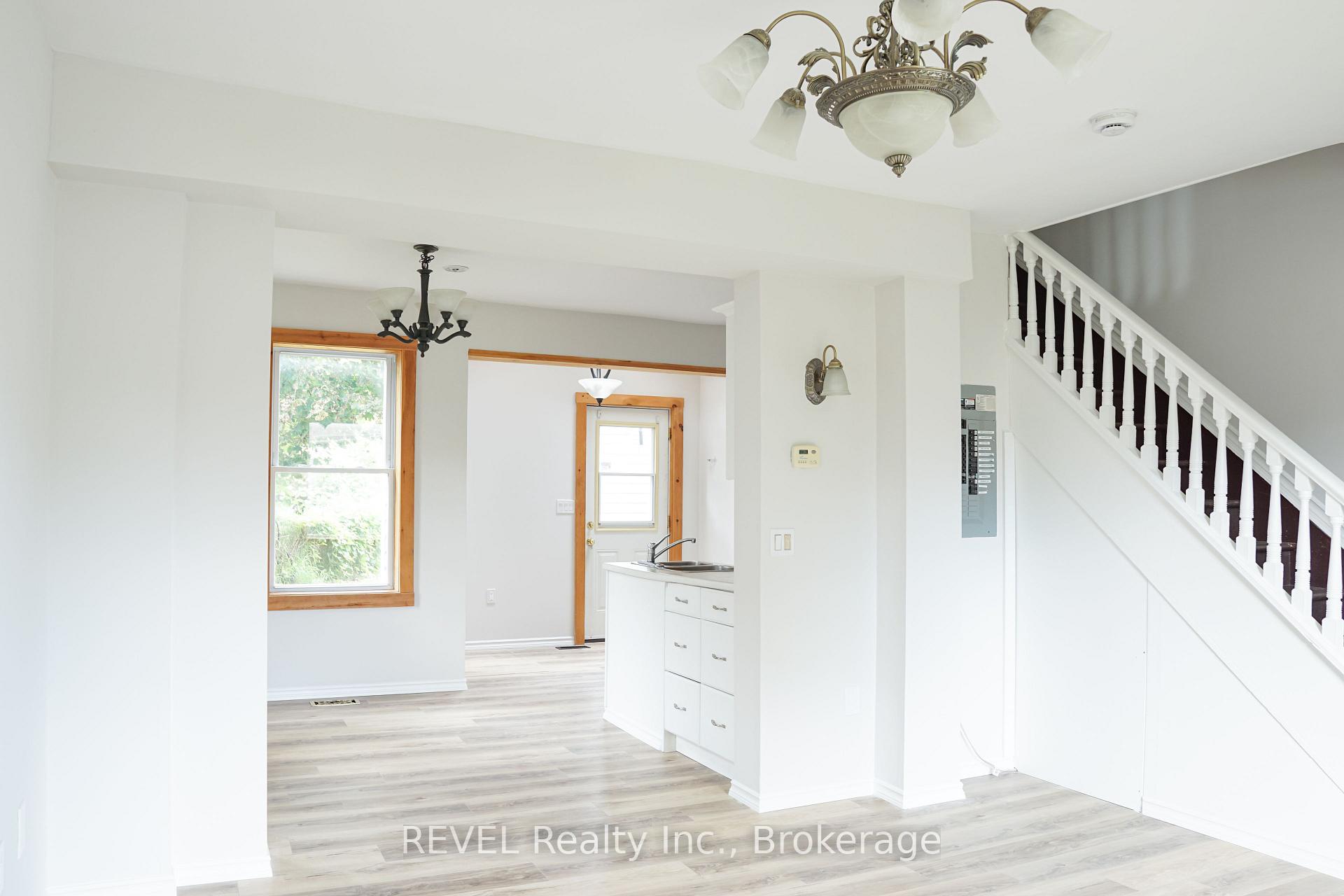 Photo 12 of 387 Glendale Avenue, St. Catharines, Secord Woods — HOMEH